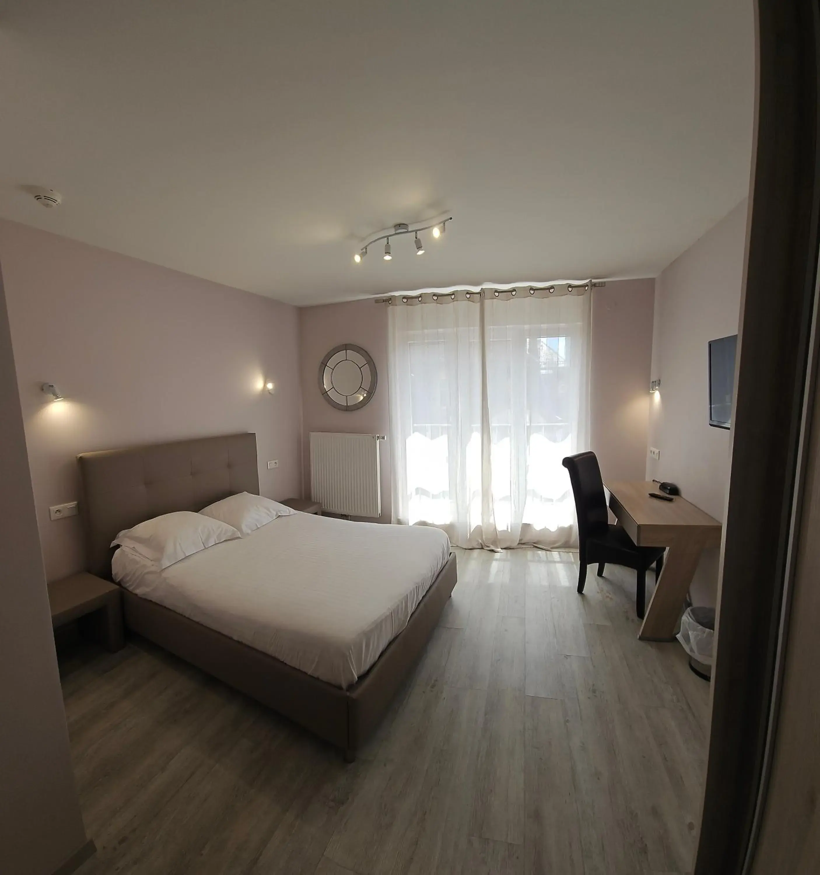 Comfort Double or Twin Room in Hotel Champ Alsace Comfort Double or Twin Room in Hotel Champ Alsace