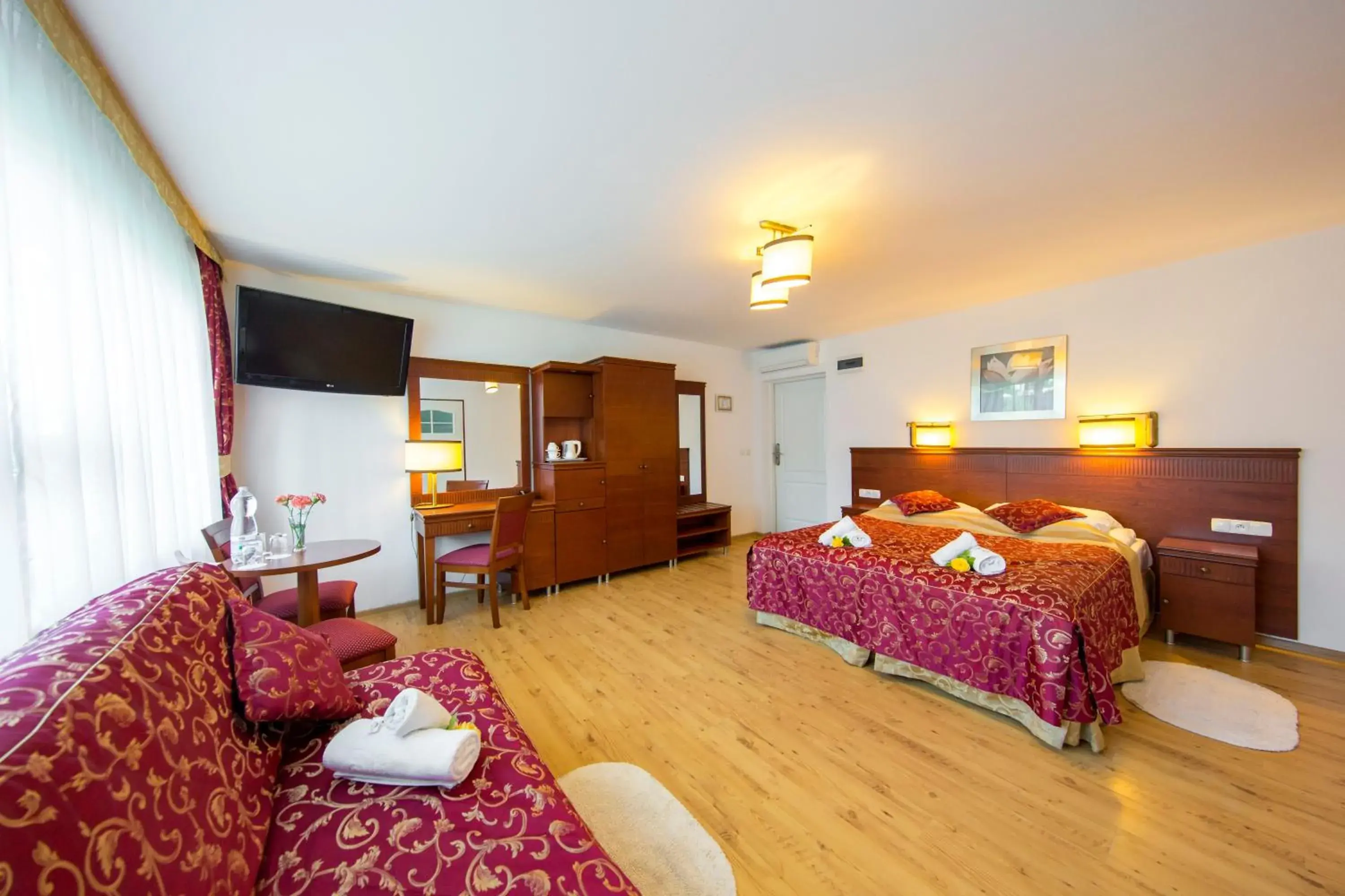 Triple room in K3 bungalow with double bed and sofa and air conditioning in Aquapark Health Resort & Medical SPA Panorama Morska All Inclusive Triple room in K3 bungalow with double bed and sofa and air conditioning in Aquapark Health Resort & Medical SPA Panorama Morska All Inclusive