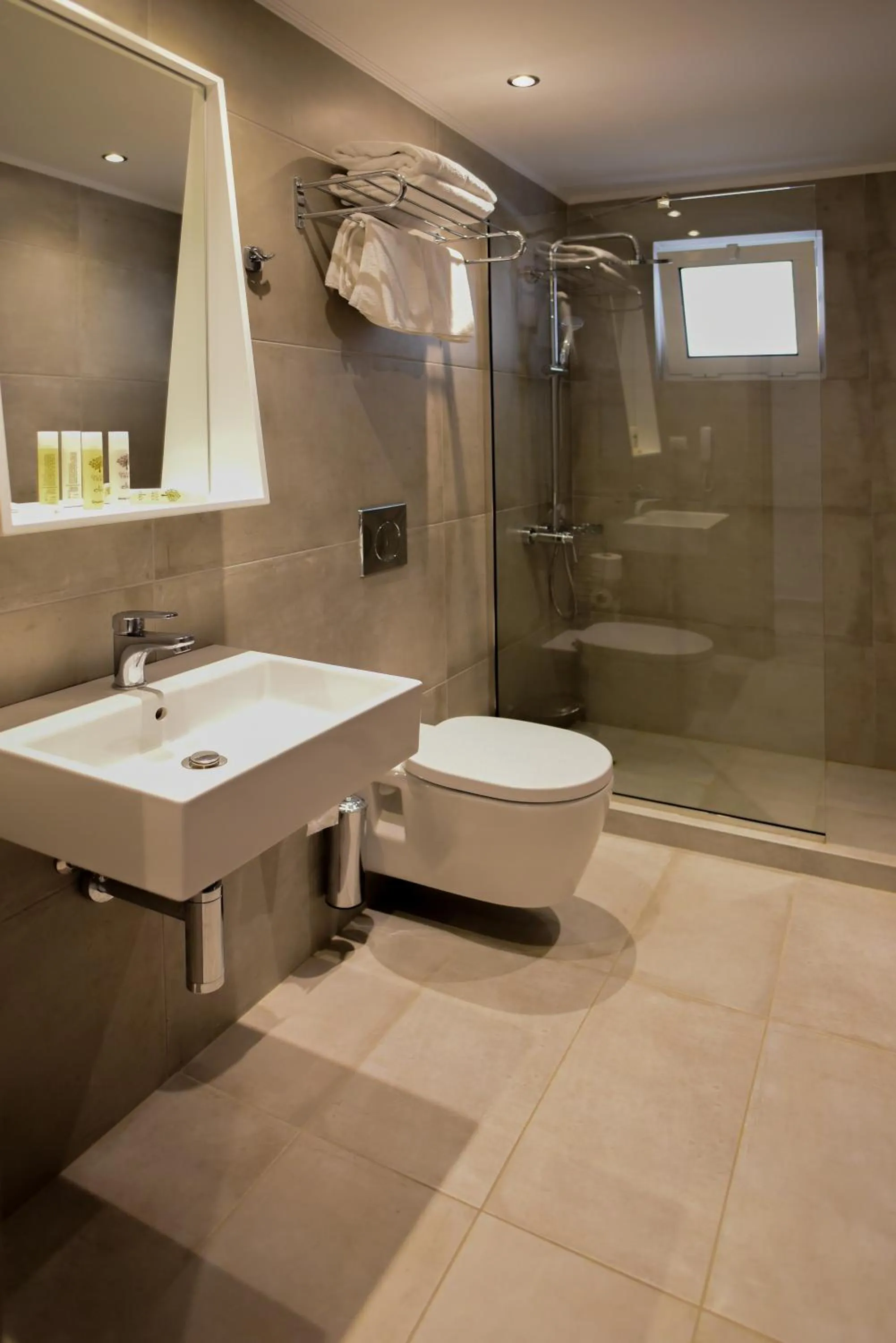 Shower in Blue Horizon Apartments