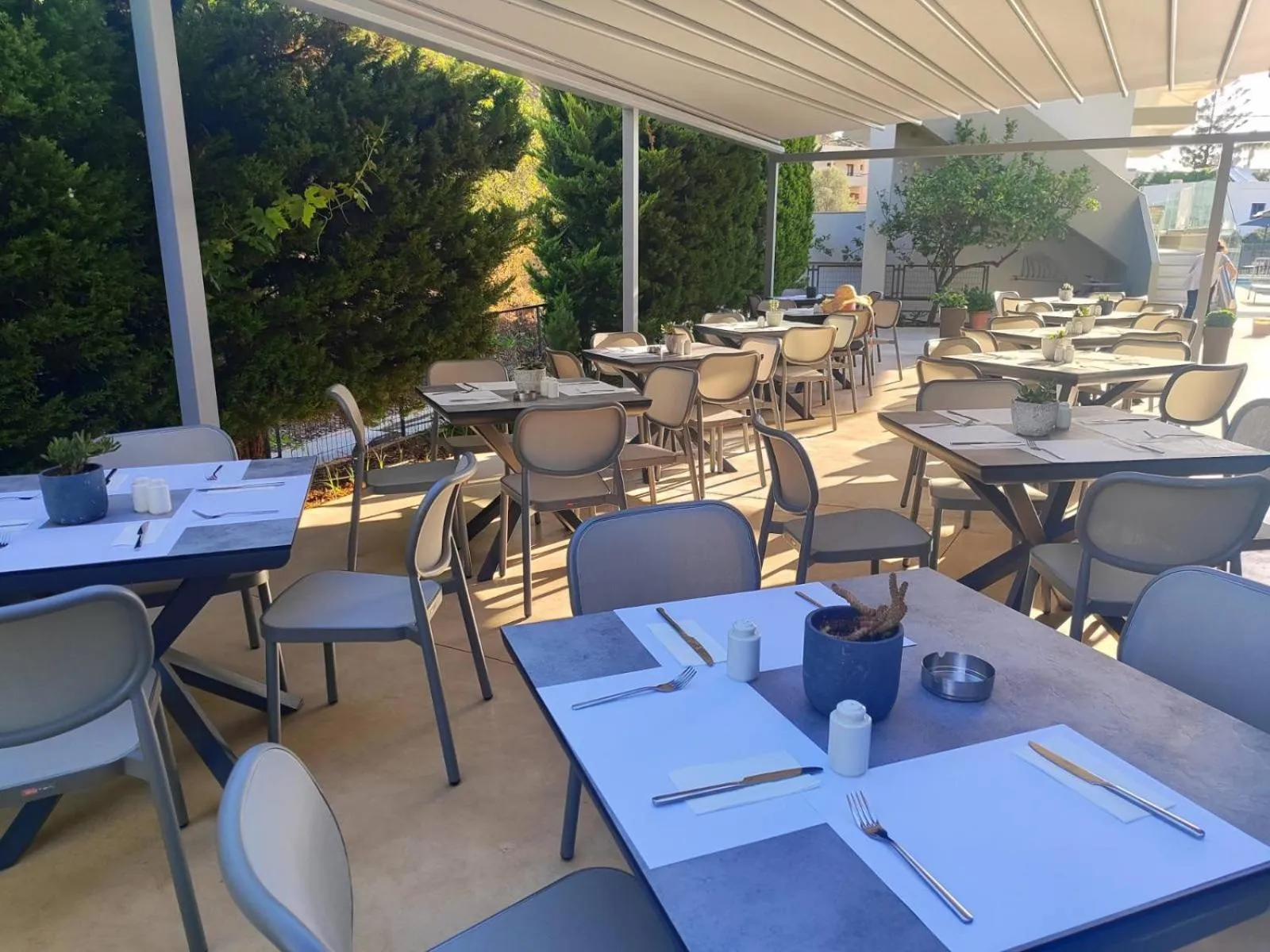 Restaurant/places to eat in Blue Horizon Apartments