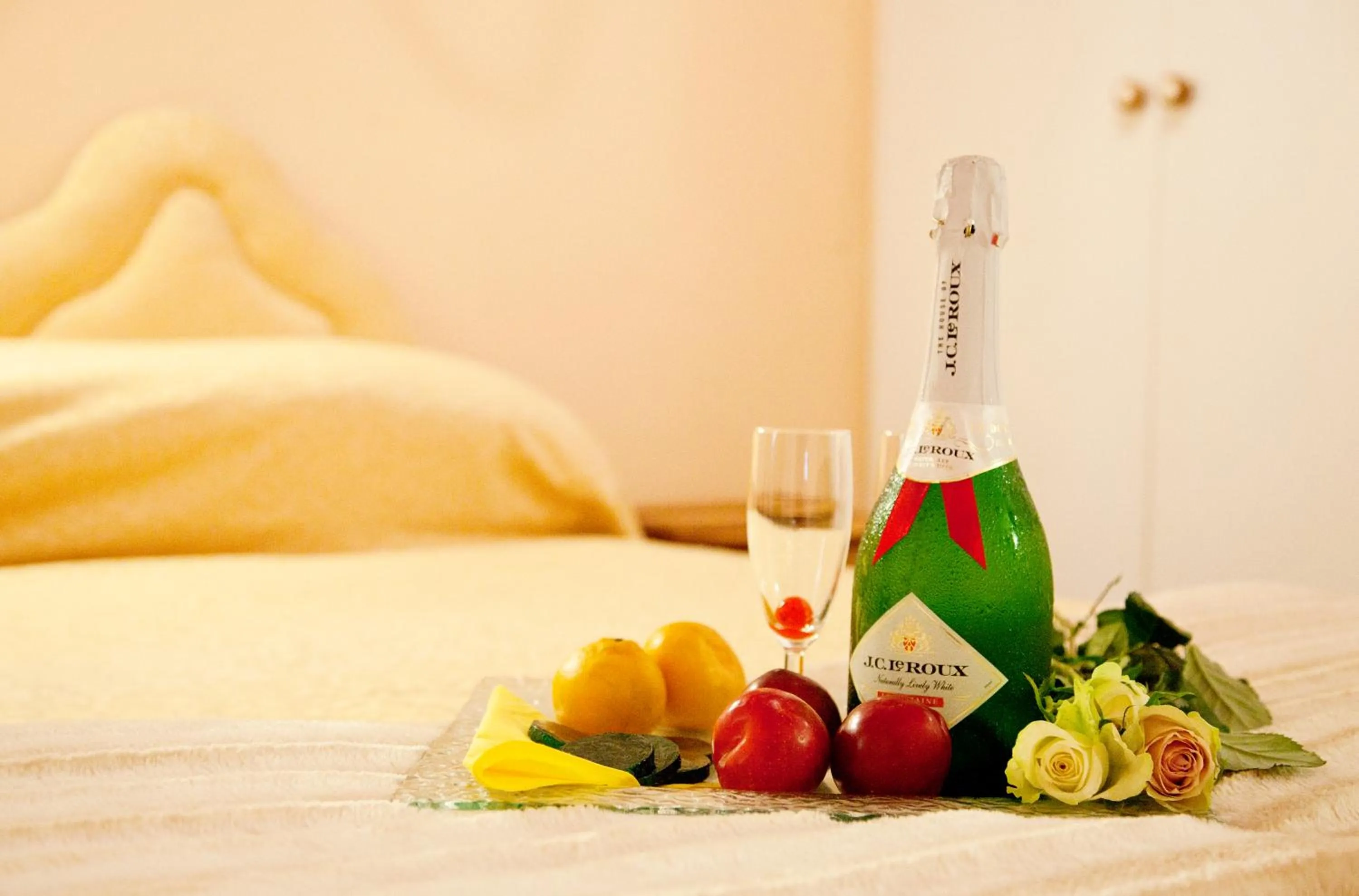 Food and drinks, Bed in Lalapanzi Hotel & Conference Centre