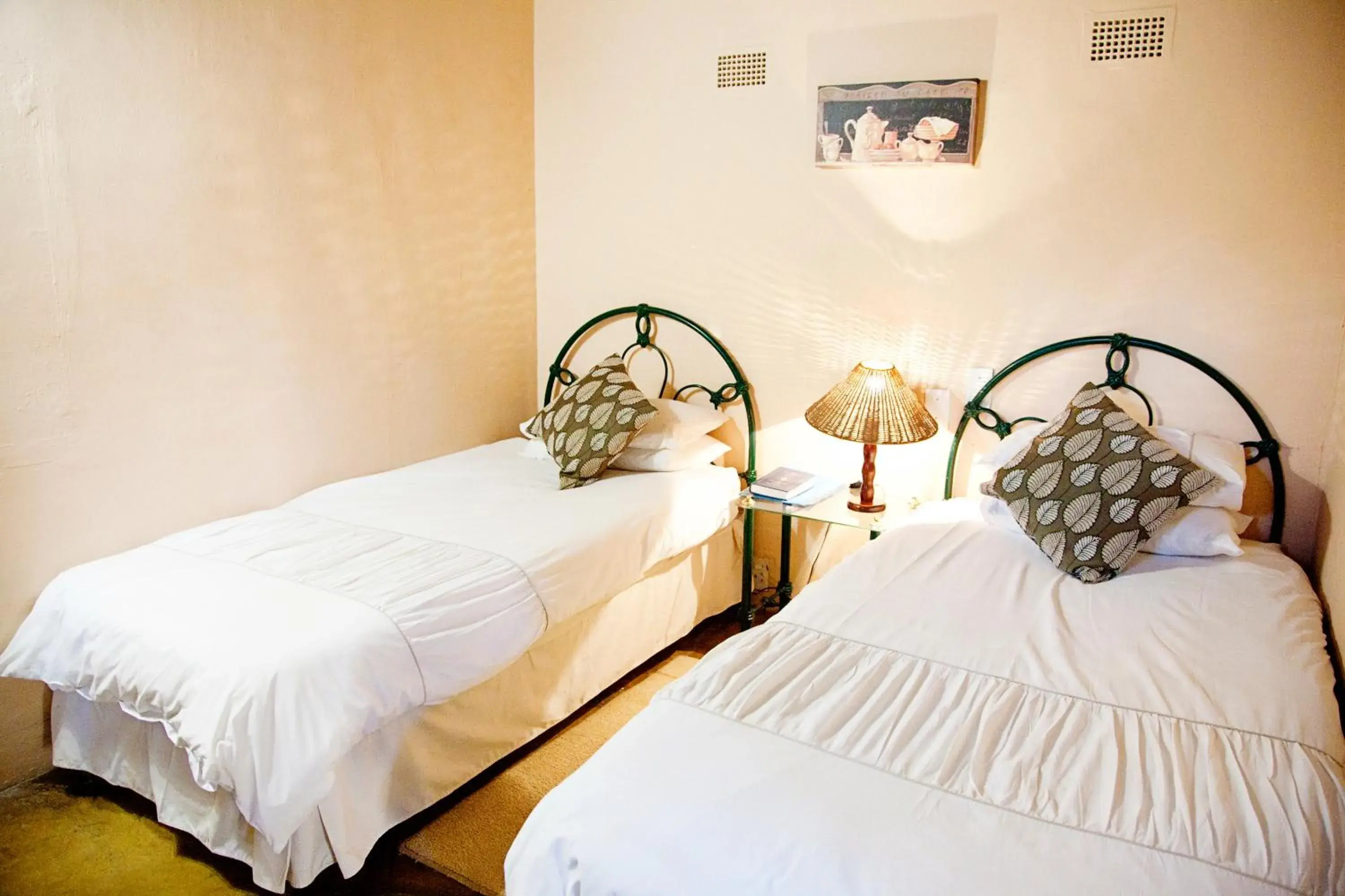 Chalet - single occupancy in Lalapanzi Hotel & Conference Centre Chalet - single occupancy in Lalapanzi Hotel & Conference Centre