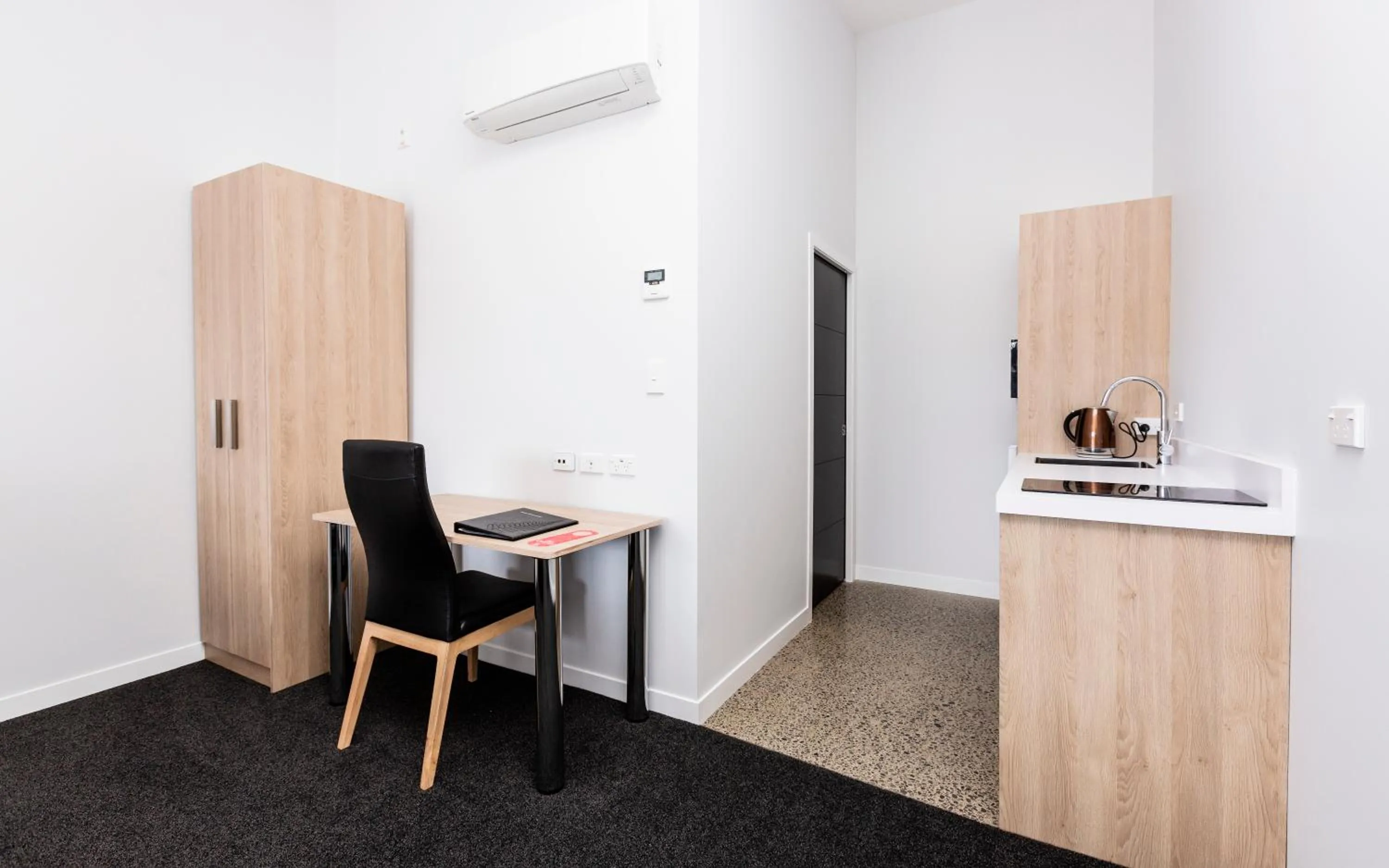 TV and multimedia in Zachary's Motel