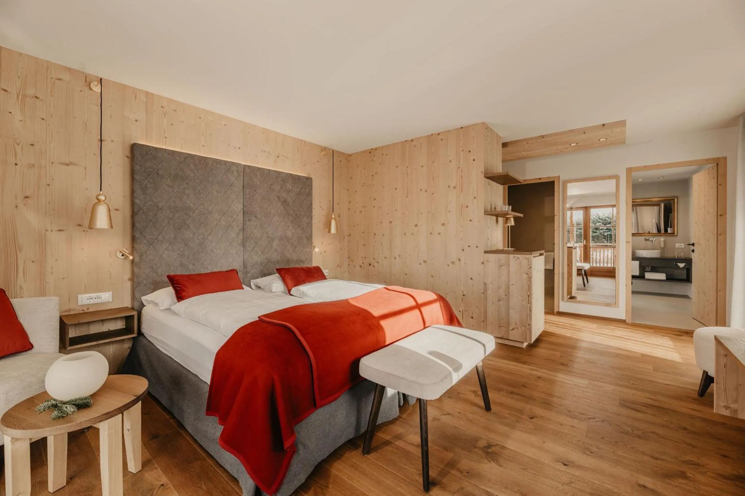 Photo of the whole room, Bed in Hotel Castel Oswald von Wolkenstein