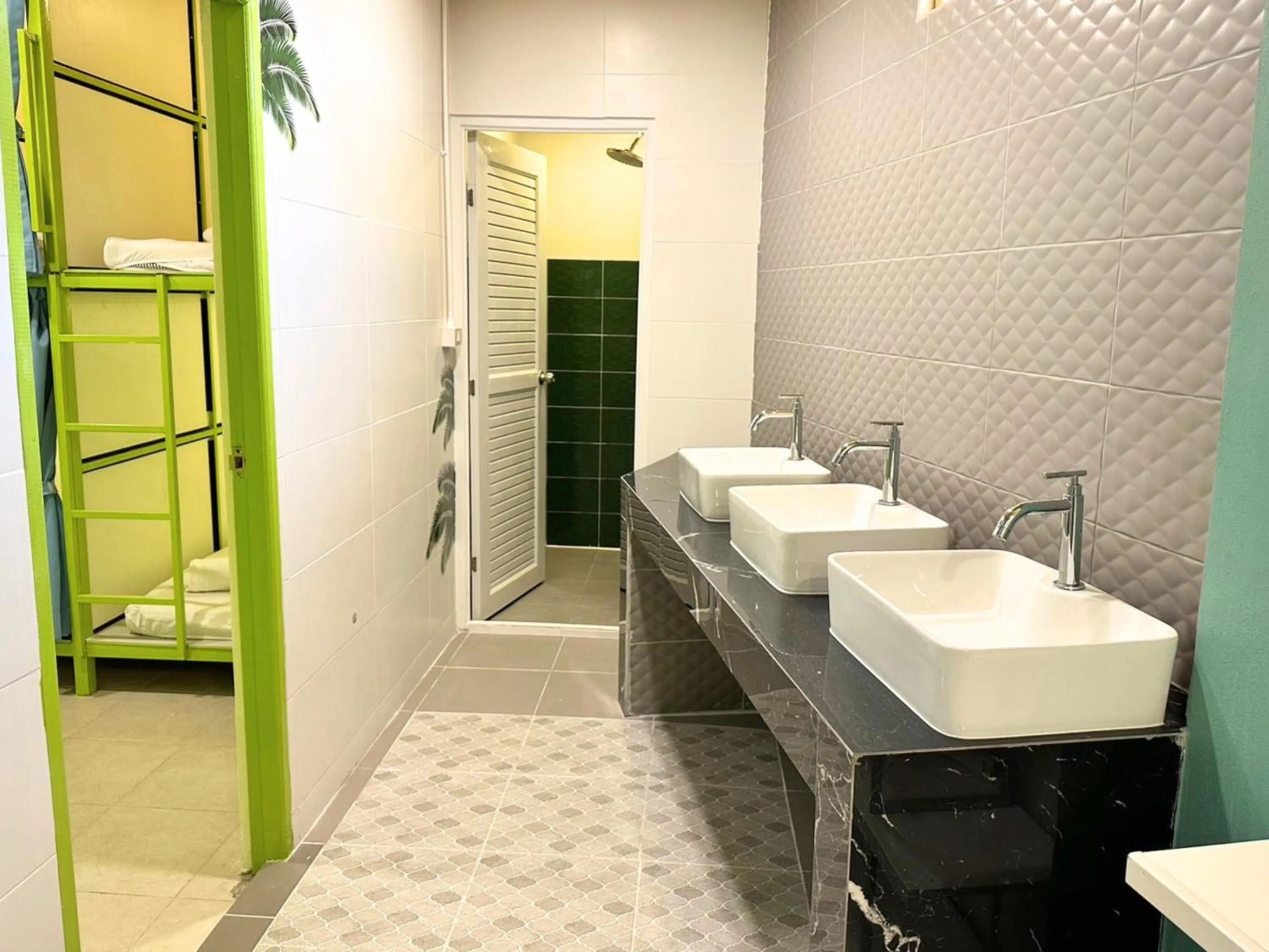 Shower in Sleepy Station Hostel