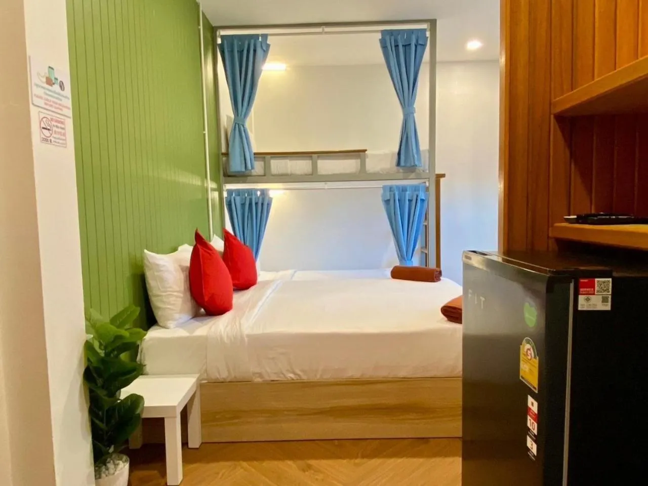 Bedroom, Bed in Sleepy Station Hostel