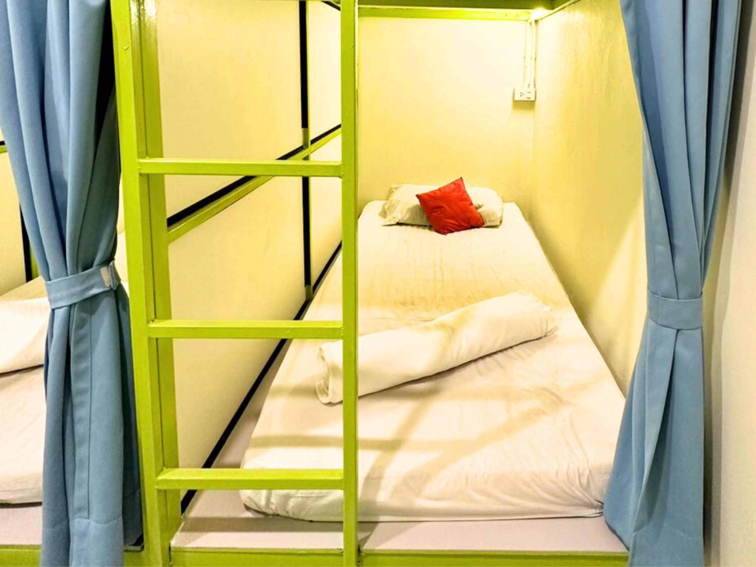 bunk bed, Bed in Sleepy Station Hostel