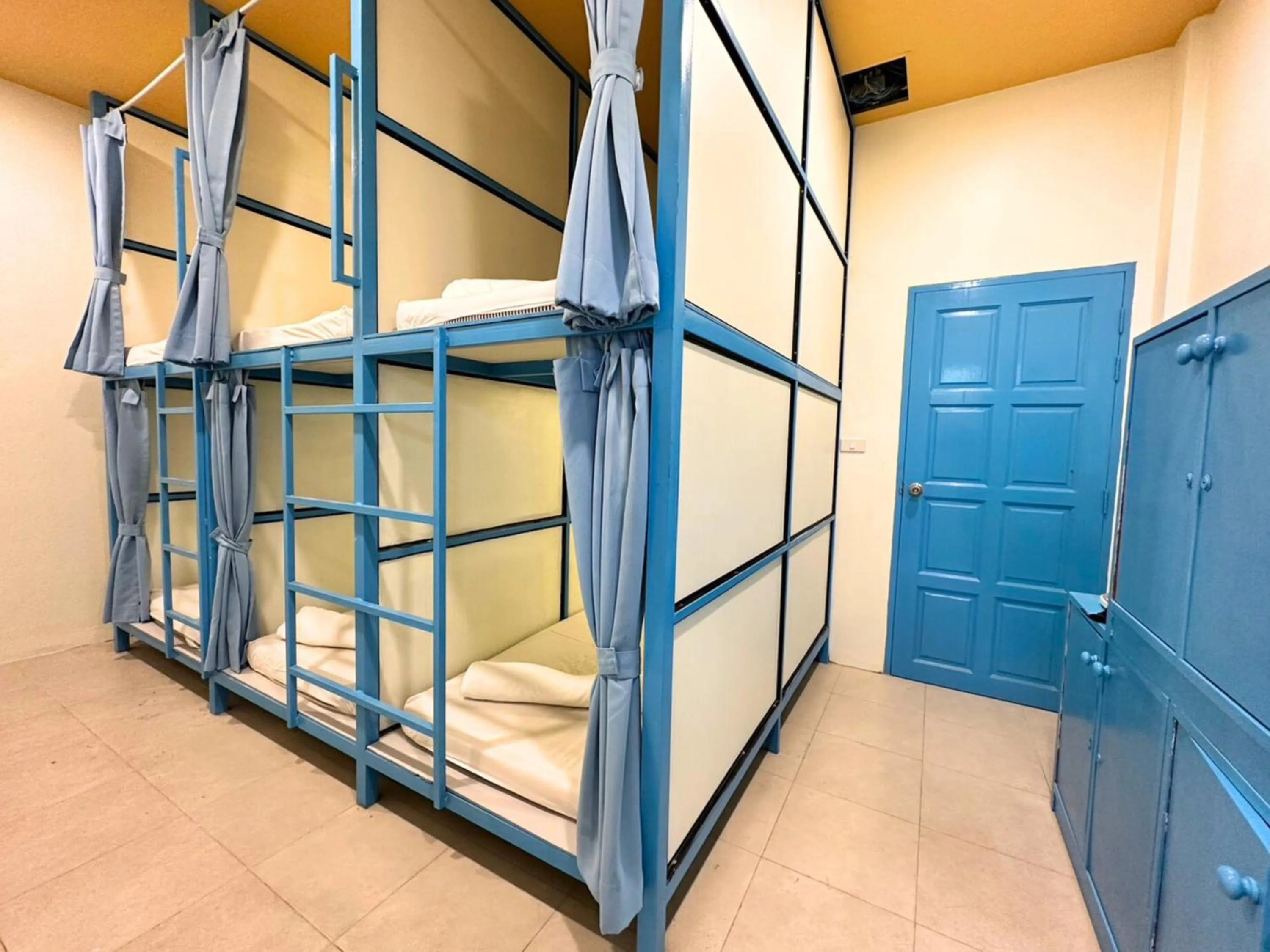 bunk bed, Bed in Sleepy Station Hostel