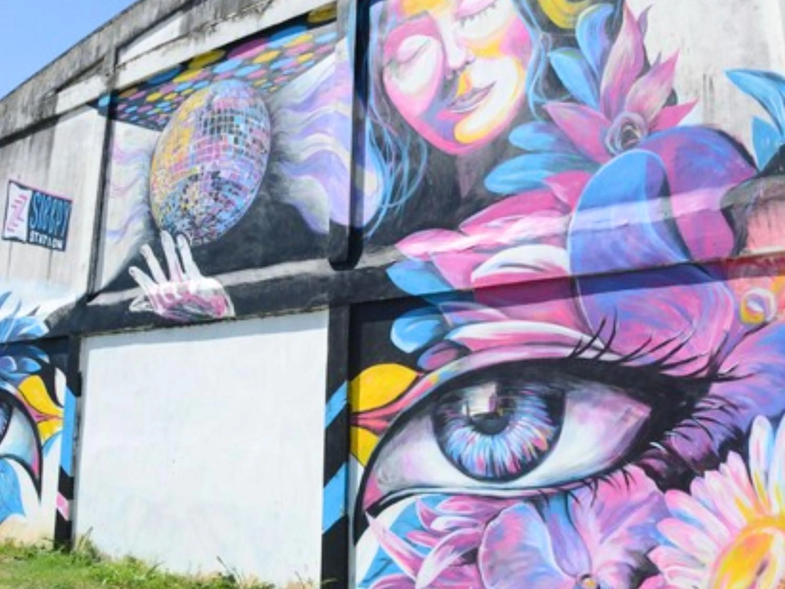 Decorative detail in Sleepy Station Hostel