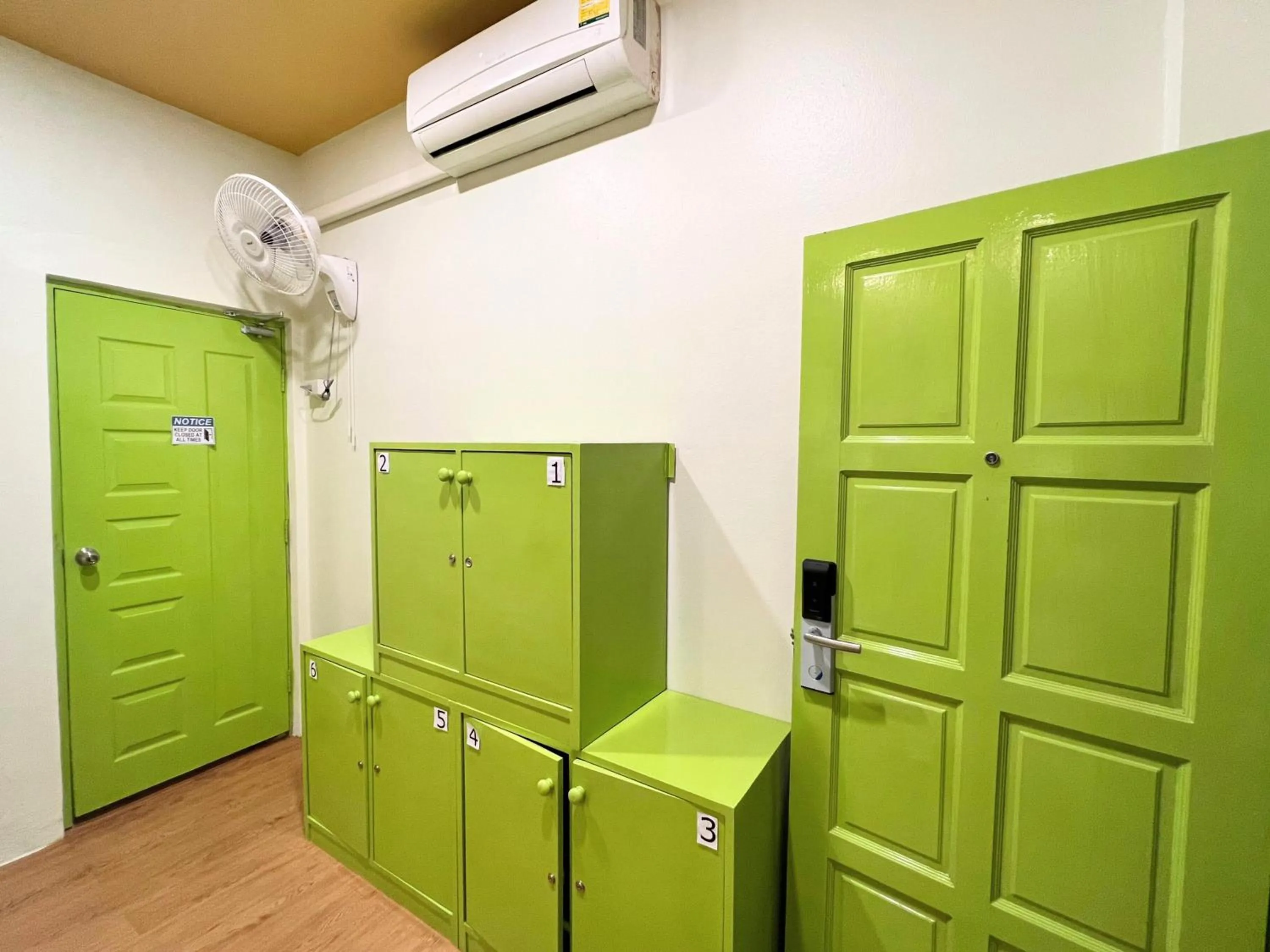 microwave in Sleepy Station Hostel