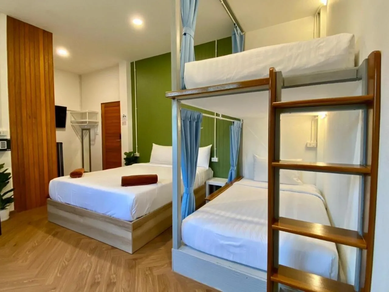 Photo of the whole room, Bed in Sleepy Station Hostel