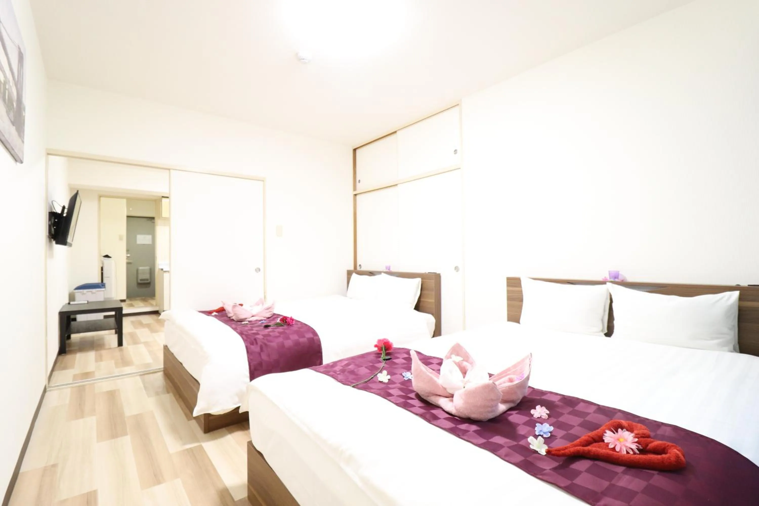 Bed in Court Saiwaicho