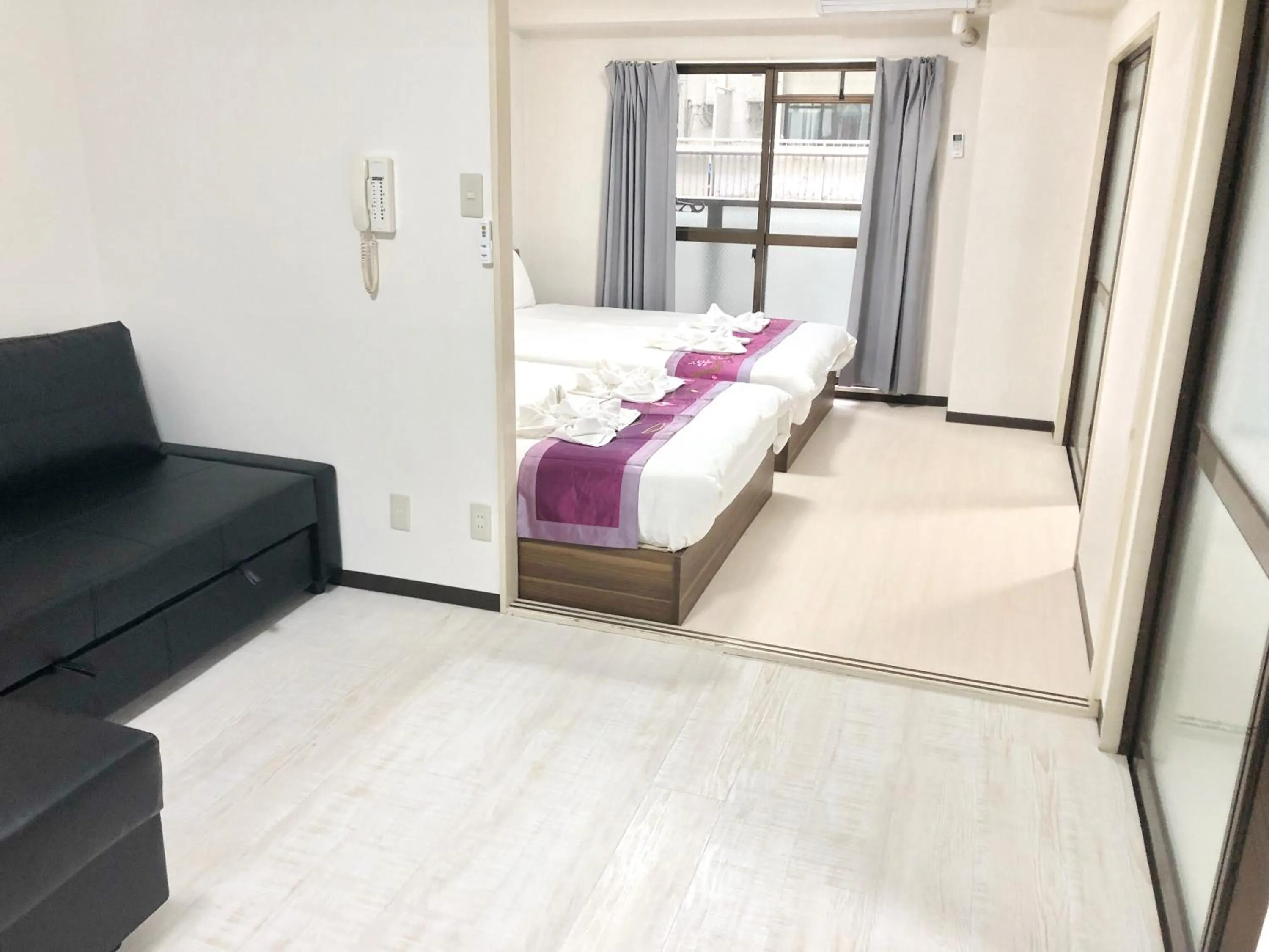 Living room, Bed in Court Saiwaicho