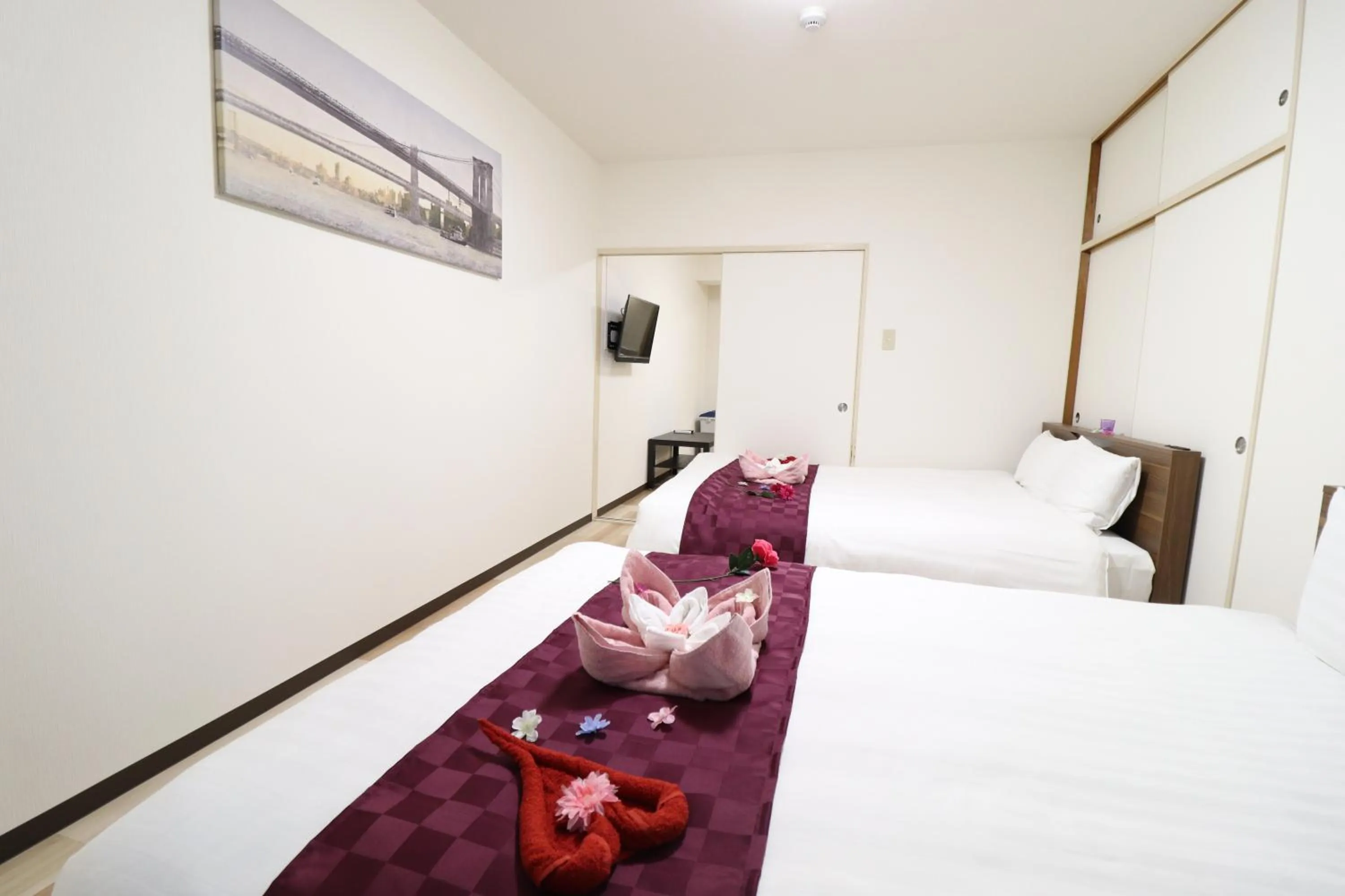 Bed in Court Saiwaicho