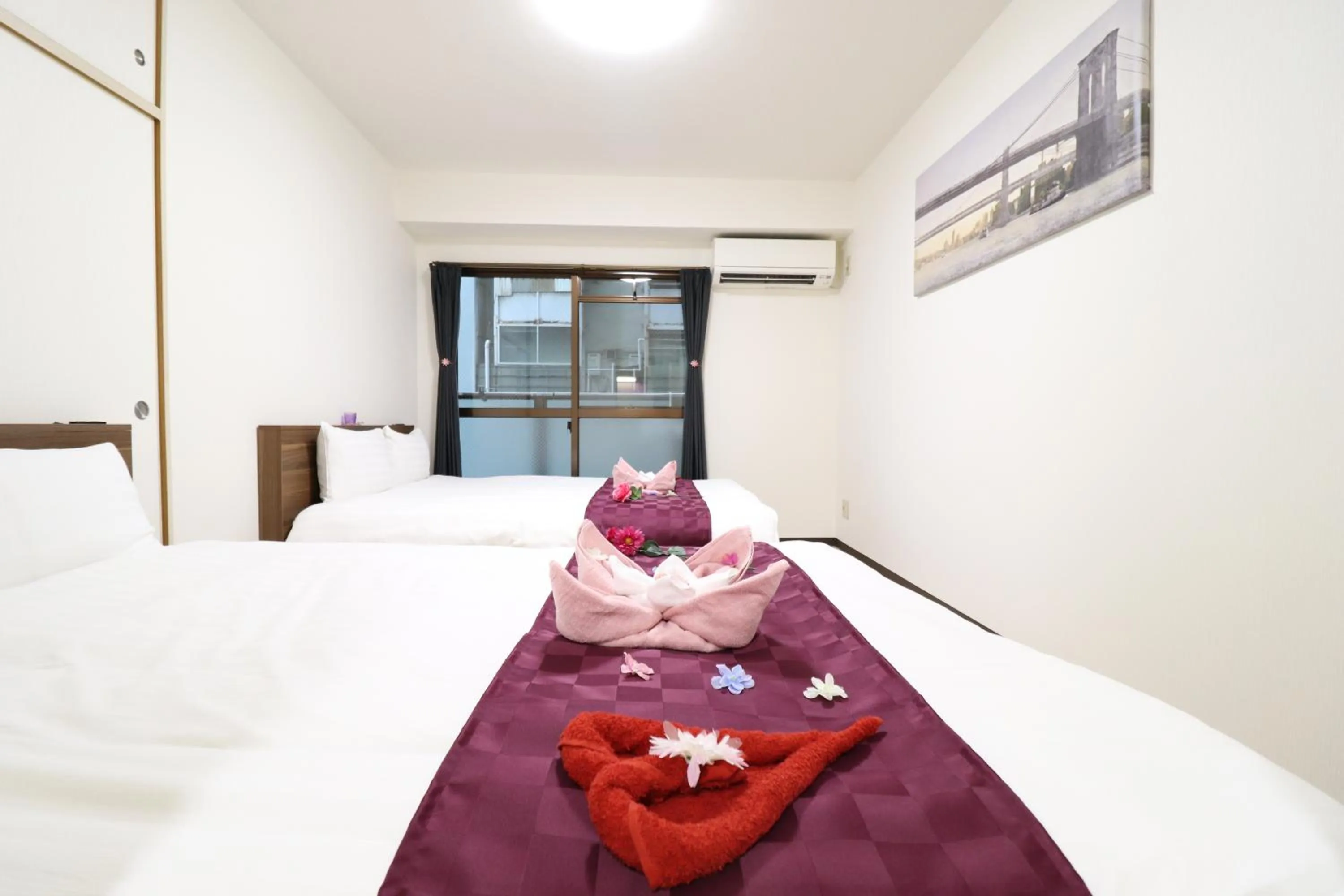 Photo of the whole room, Bed in Court Saiwaicho