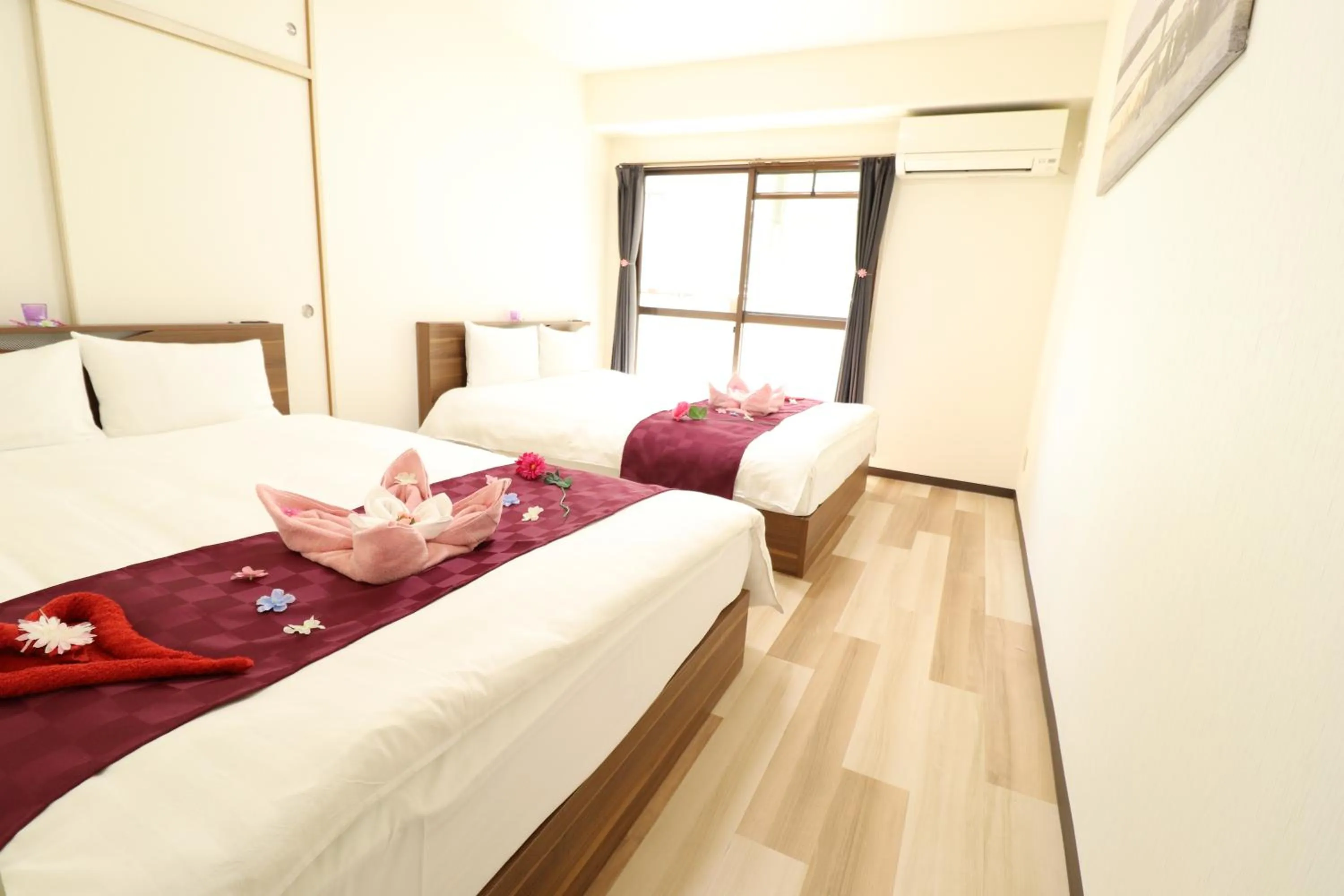 Photo of the whole room, Bed in Court Saiwaicho