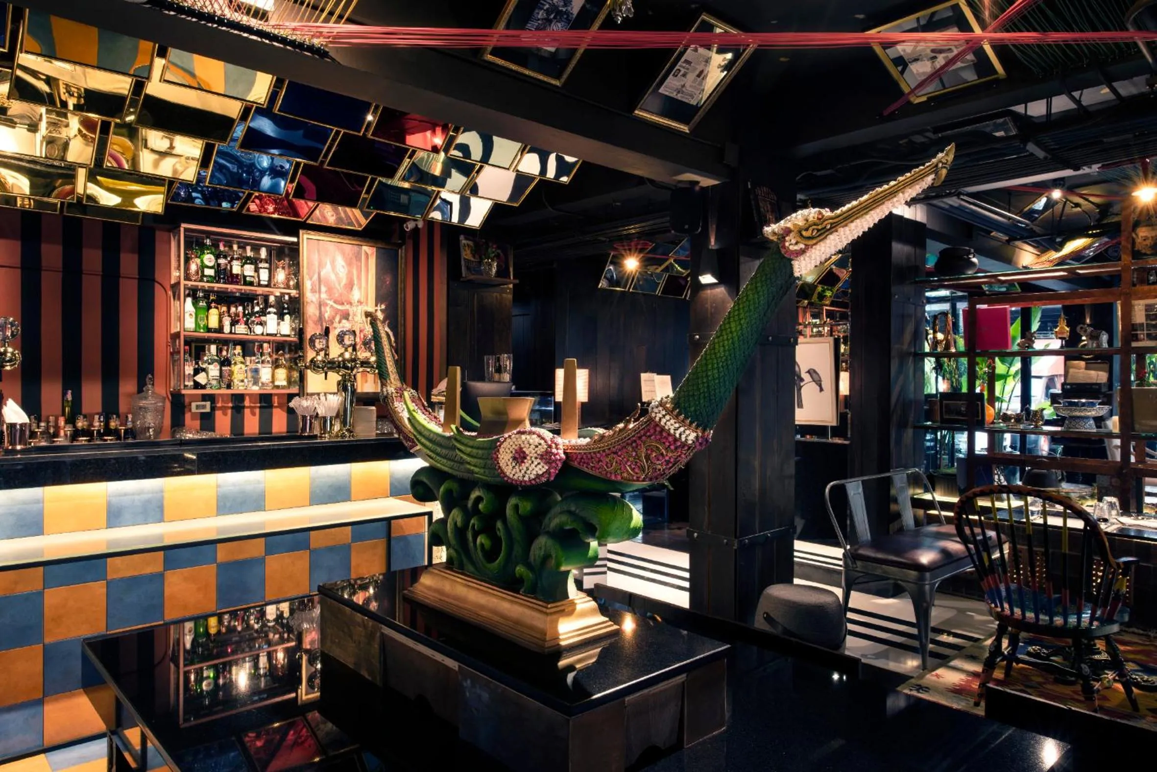 Restaurant/places to eat in Dhevi Bangkok Hotel