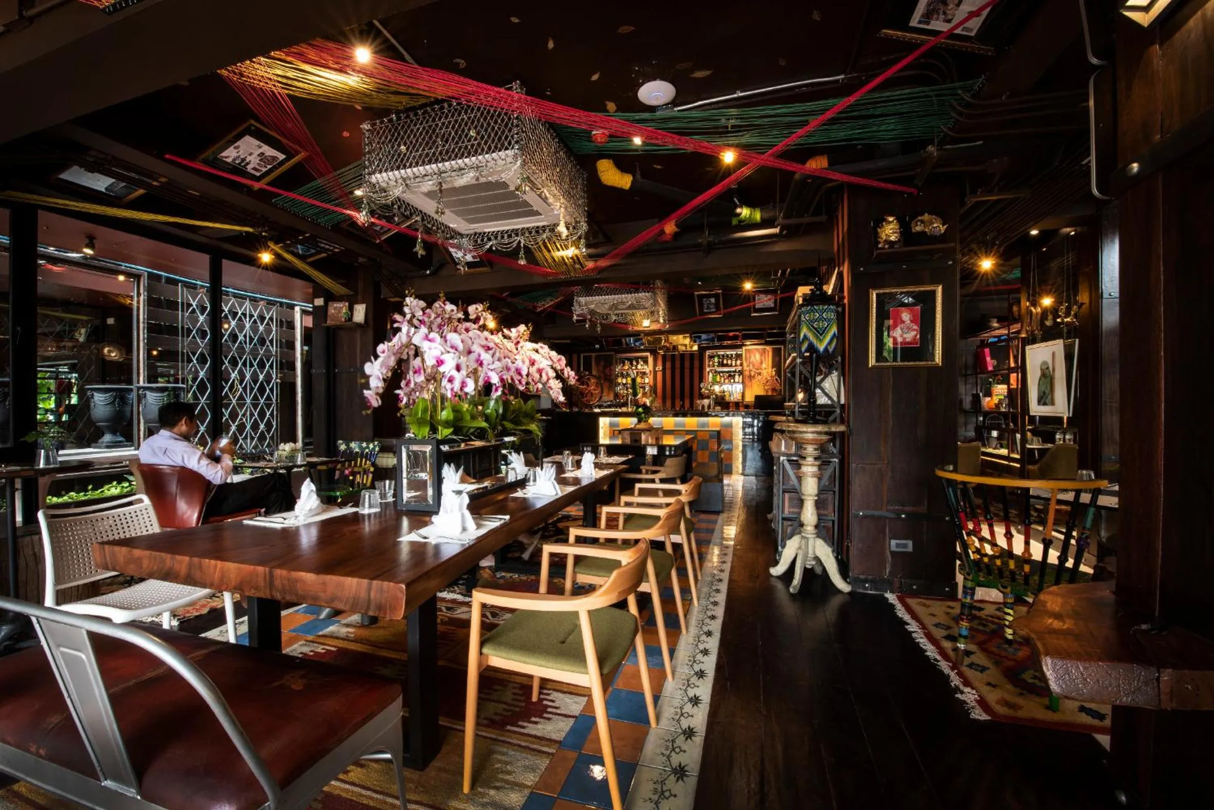 Restaurant/places to eat in Dhevi Bangkok Hotel