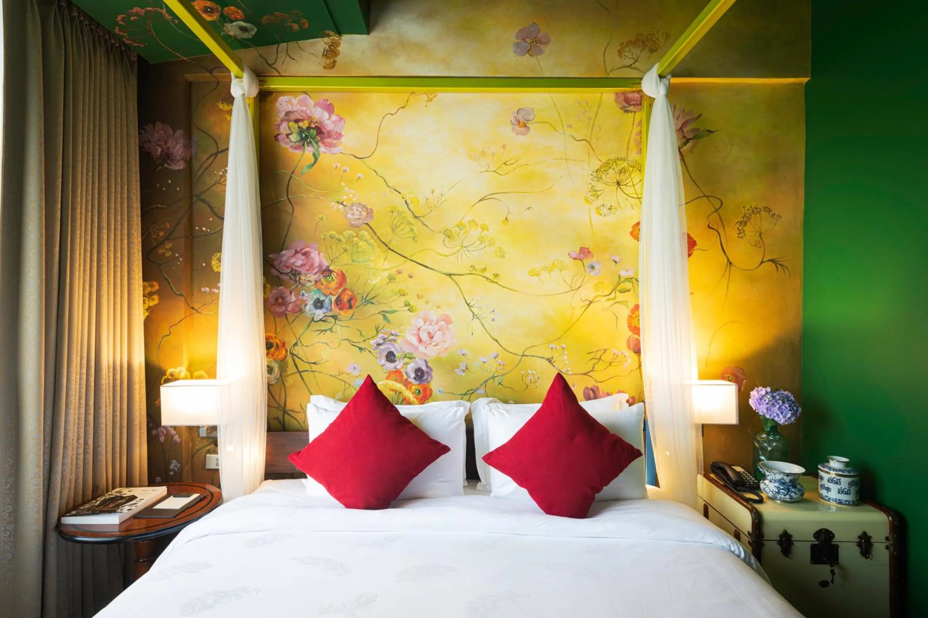 Bedroom, Bed in Dhevi Bangkok Hotel