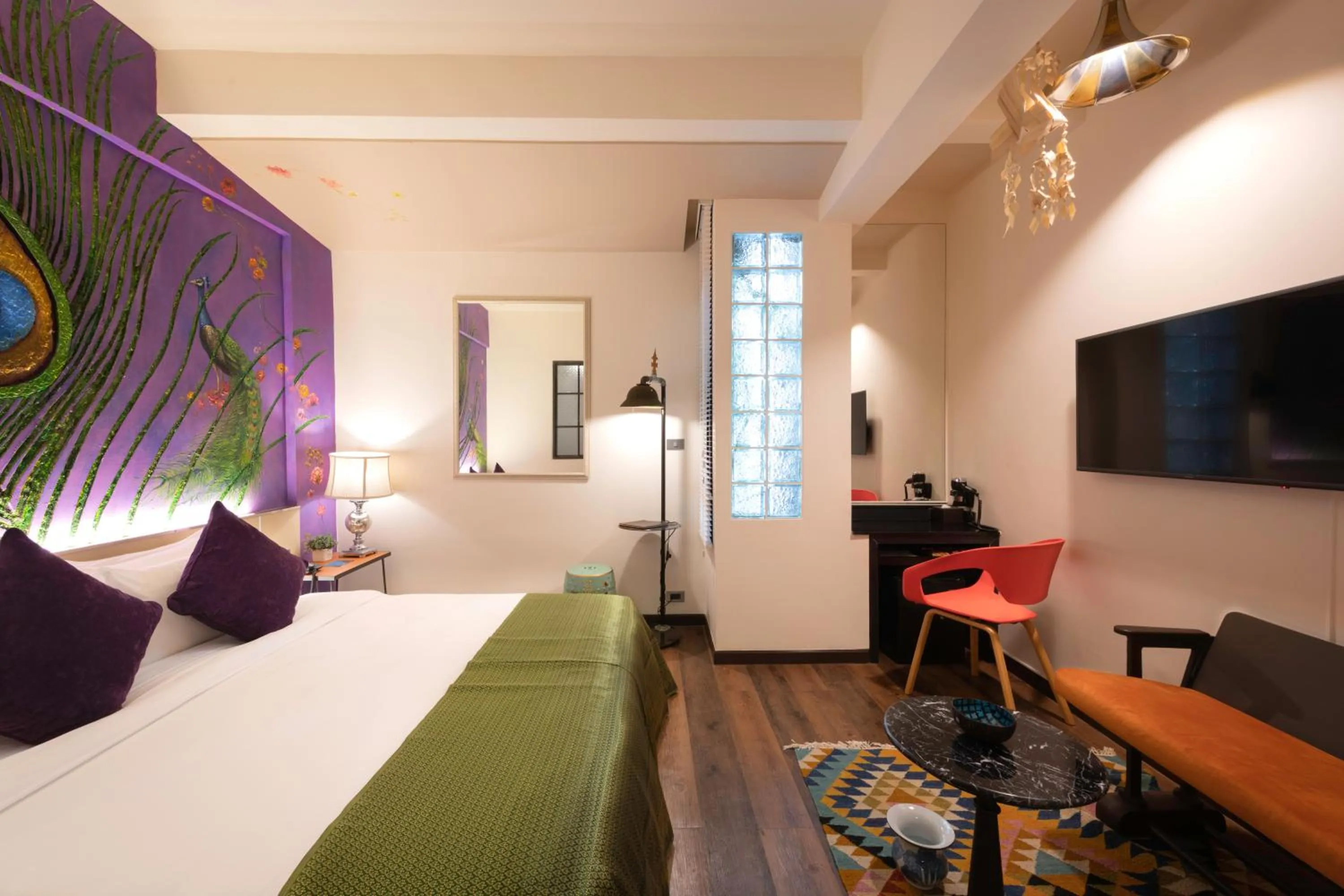 Photo of the whole room, Bed in Dhevi Bangkok Hotel