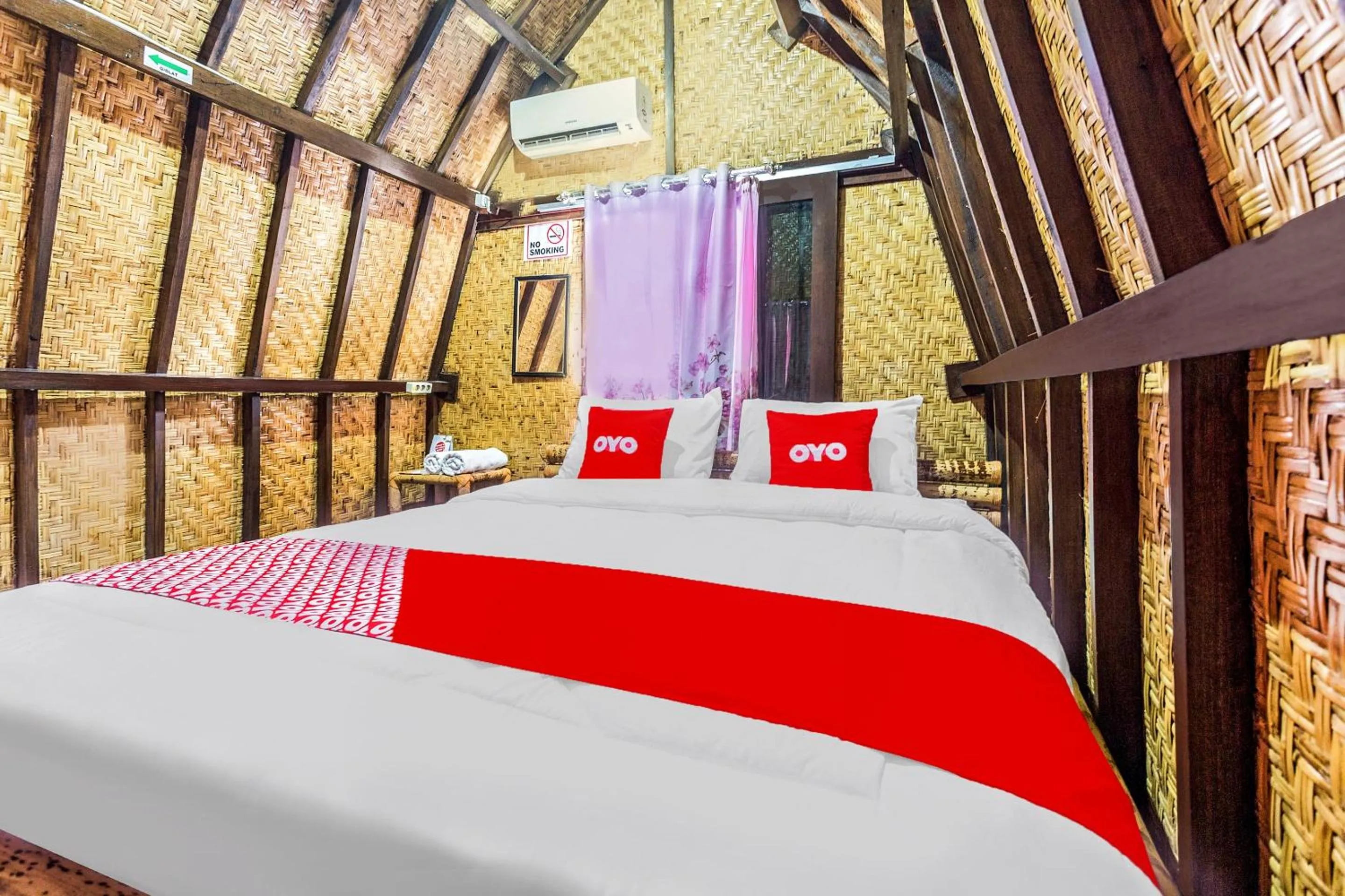 Bedroom, Bed in Hotel O Telone Bungalow