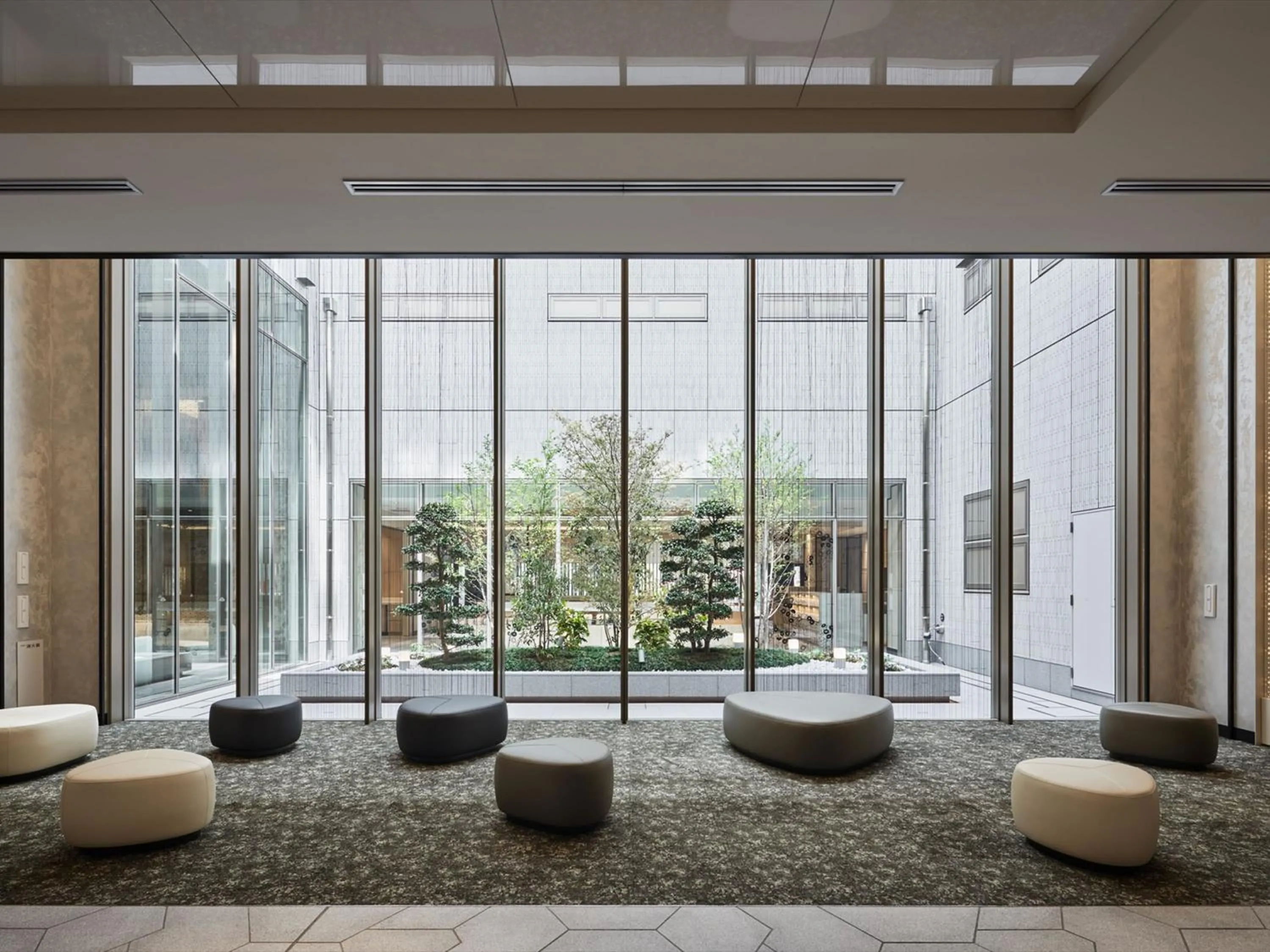 Lobby or reception in Hotel Vischio Kyoto by GRANVIA