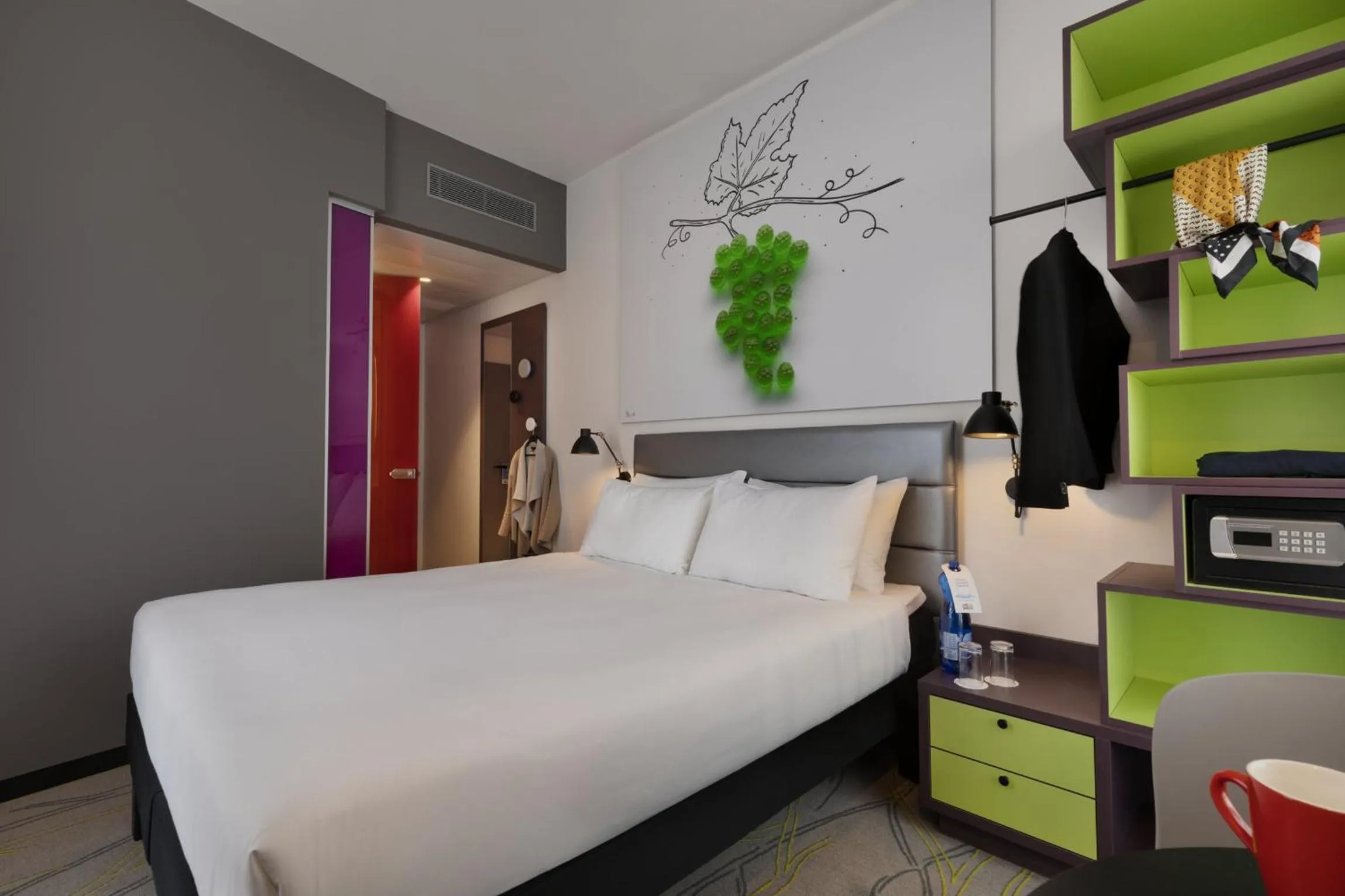 Photo of the whole room, Bed in Ibis Styles Jerusalem City Center - An AccorHotels Brand