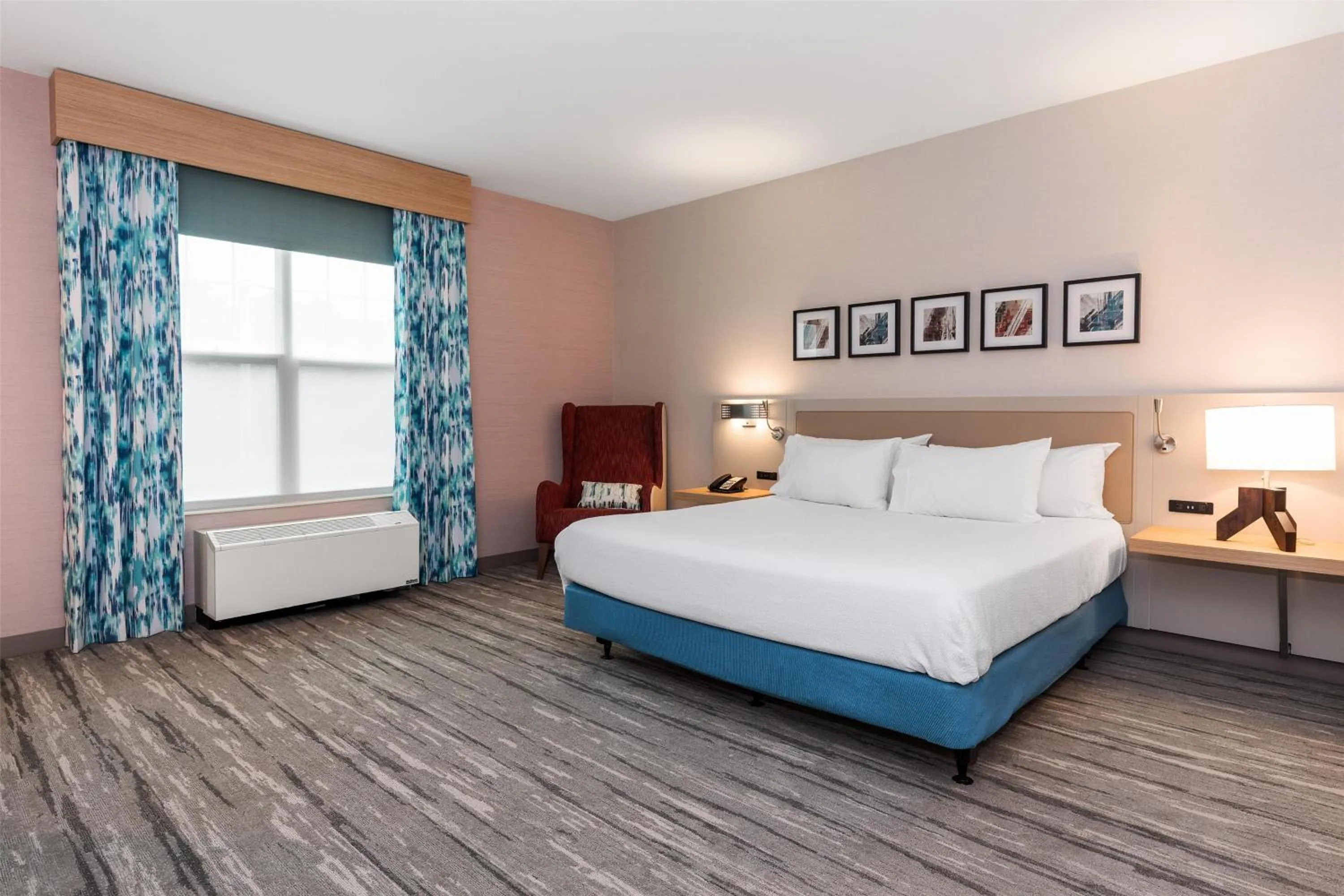 Bed in Hilton Garden Inn Auburn