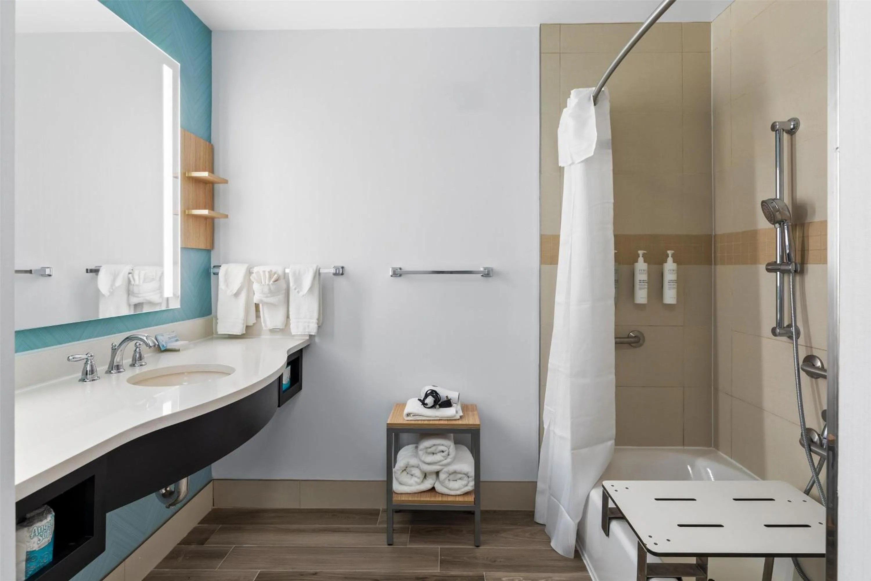 Bathroom in Hilton Garden Inn Auburn