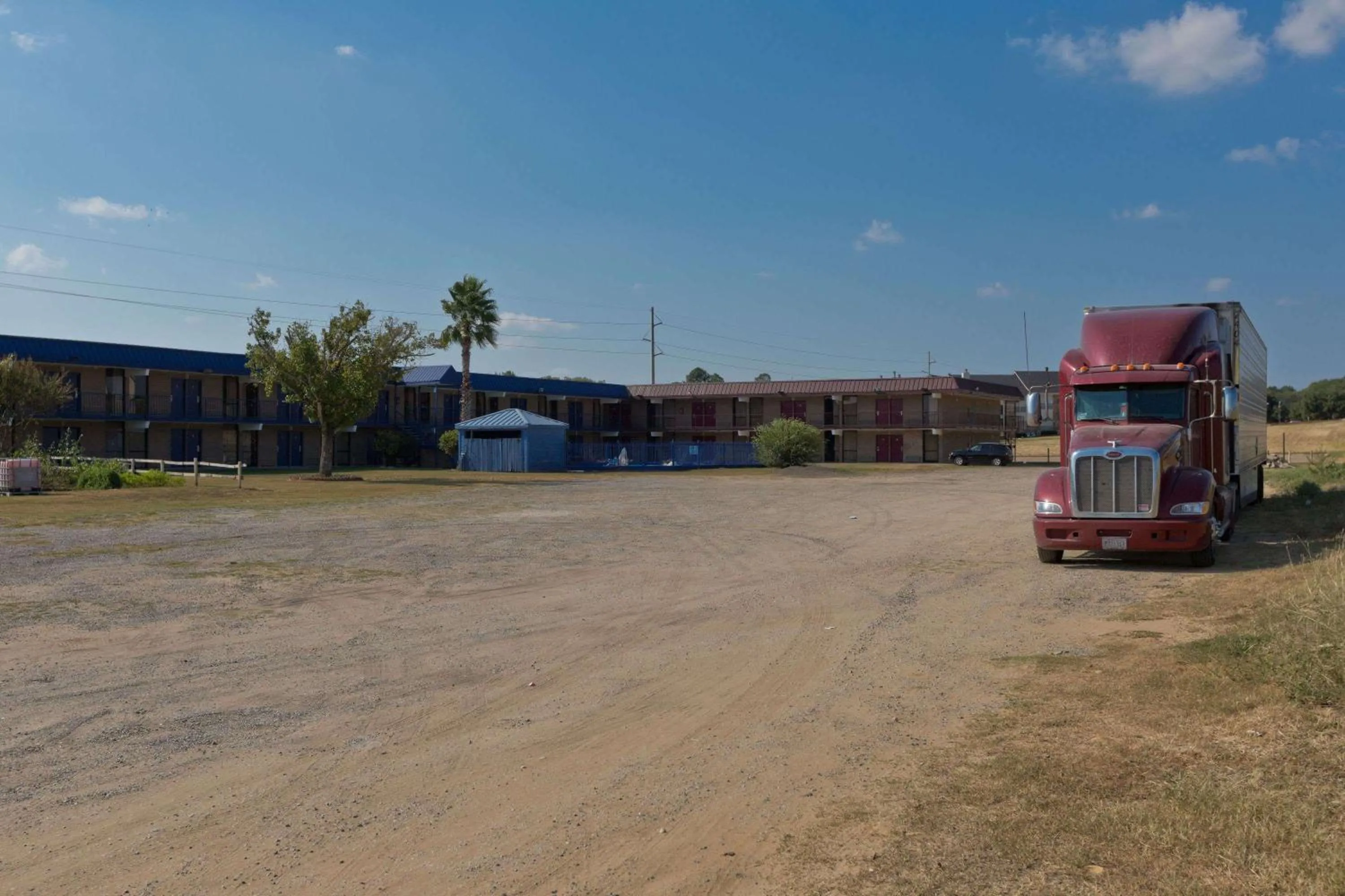Property building in Knights Inn Brenham