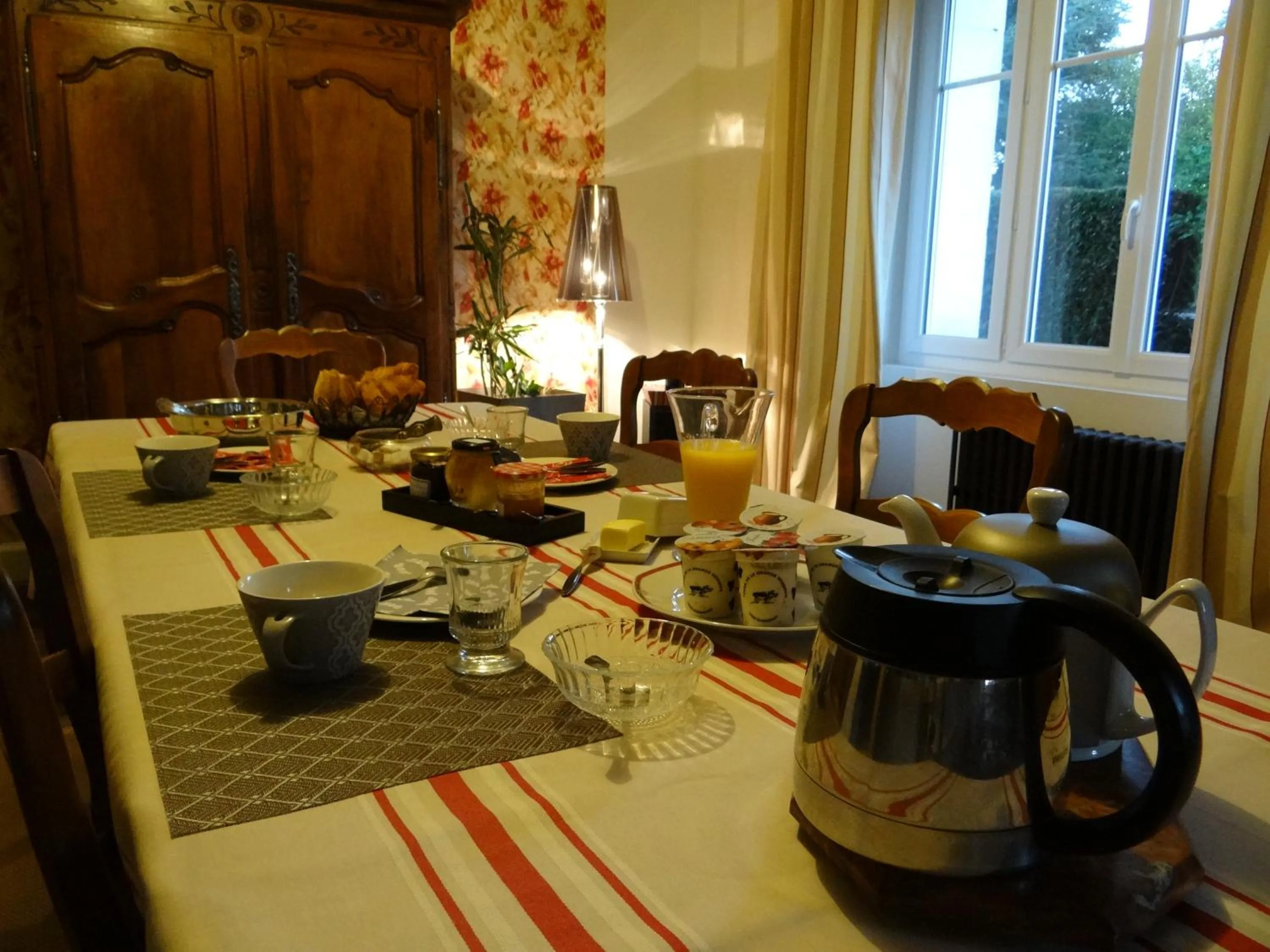 Breakfast in Les Tilleuls - Chambres d'hôtes - La Rochefoucauld
