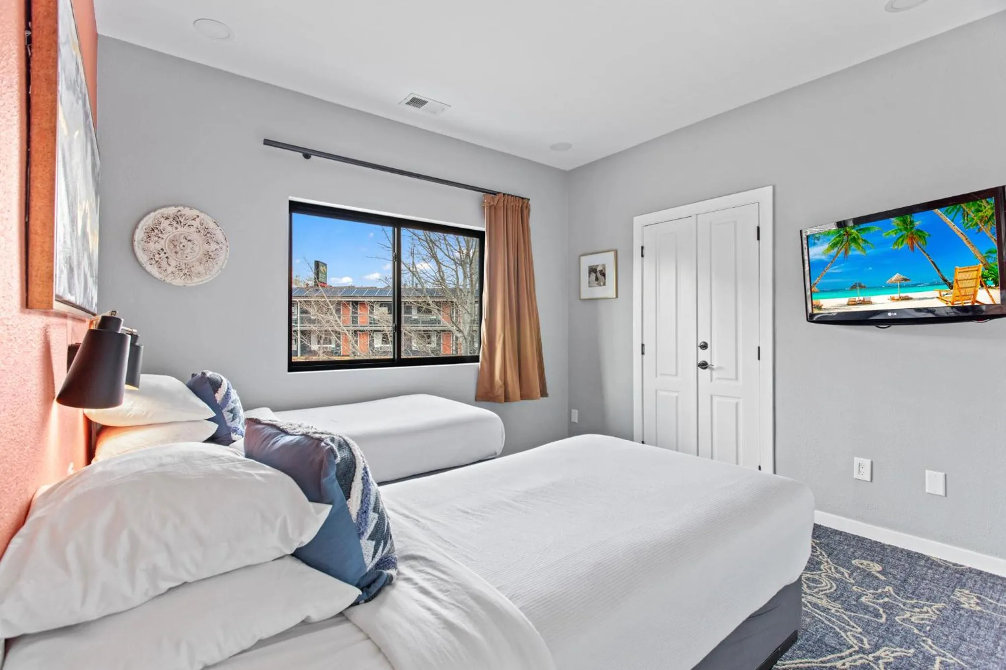 Bed in Coyote Mountain Lodge