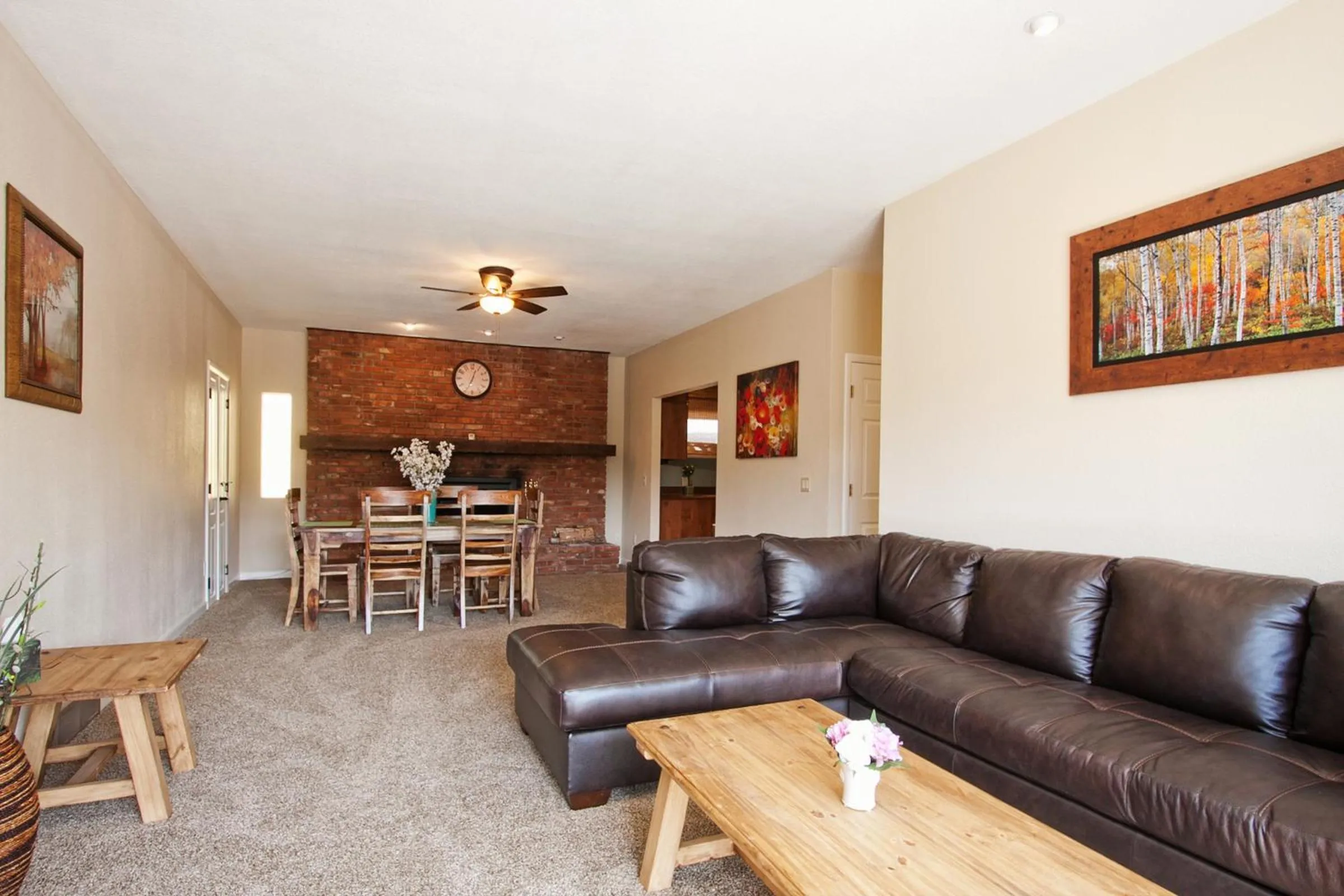 Living room in Coyote Mountain Lodge
