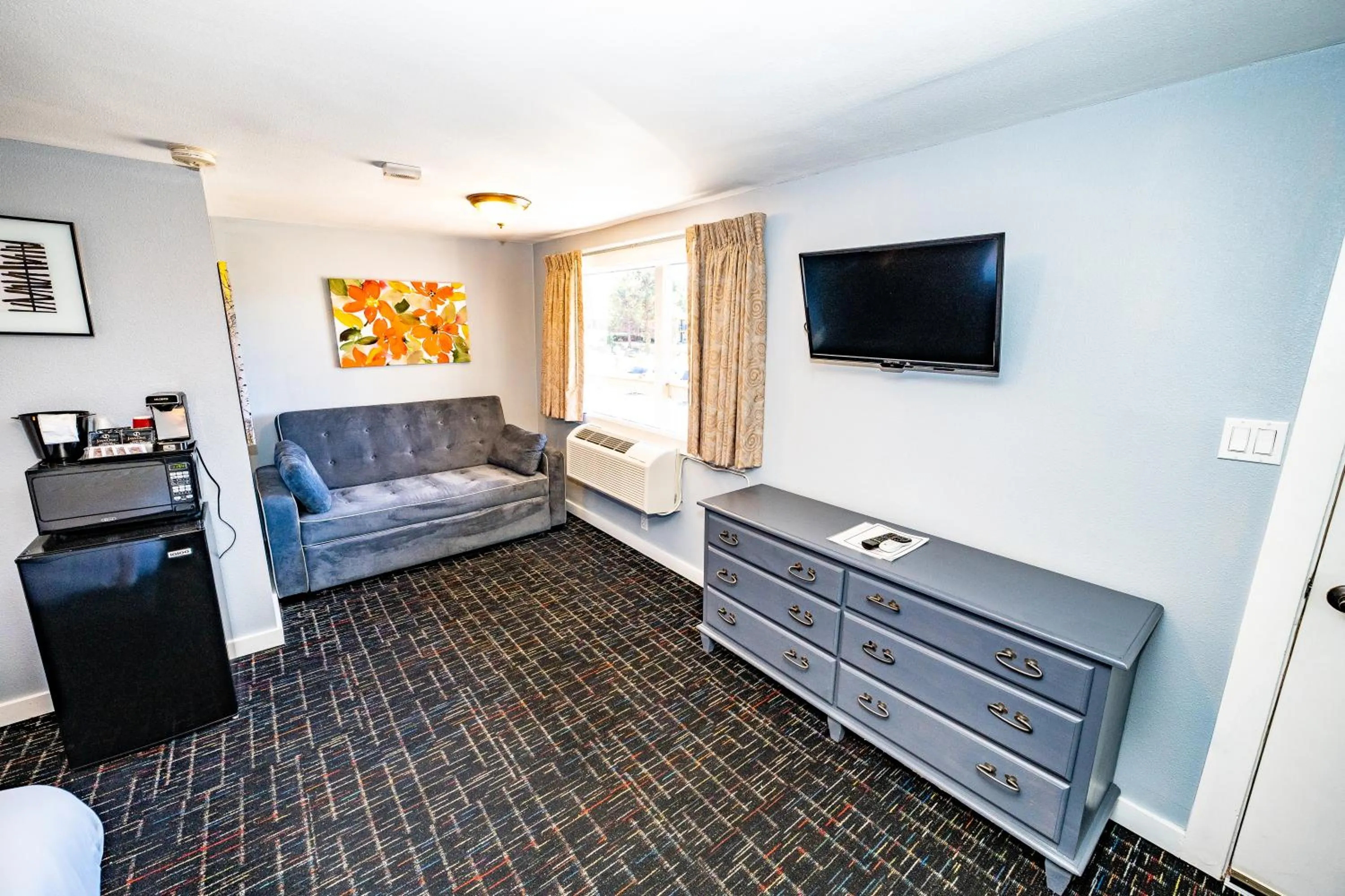 Bed in Coyote Mountain Lodge