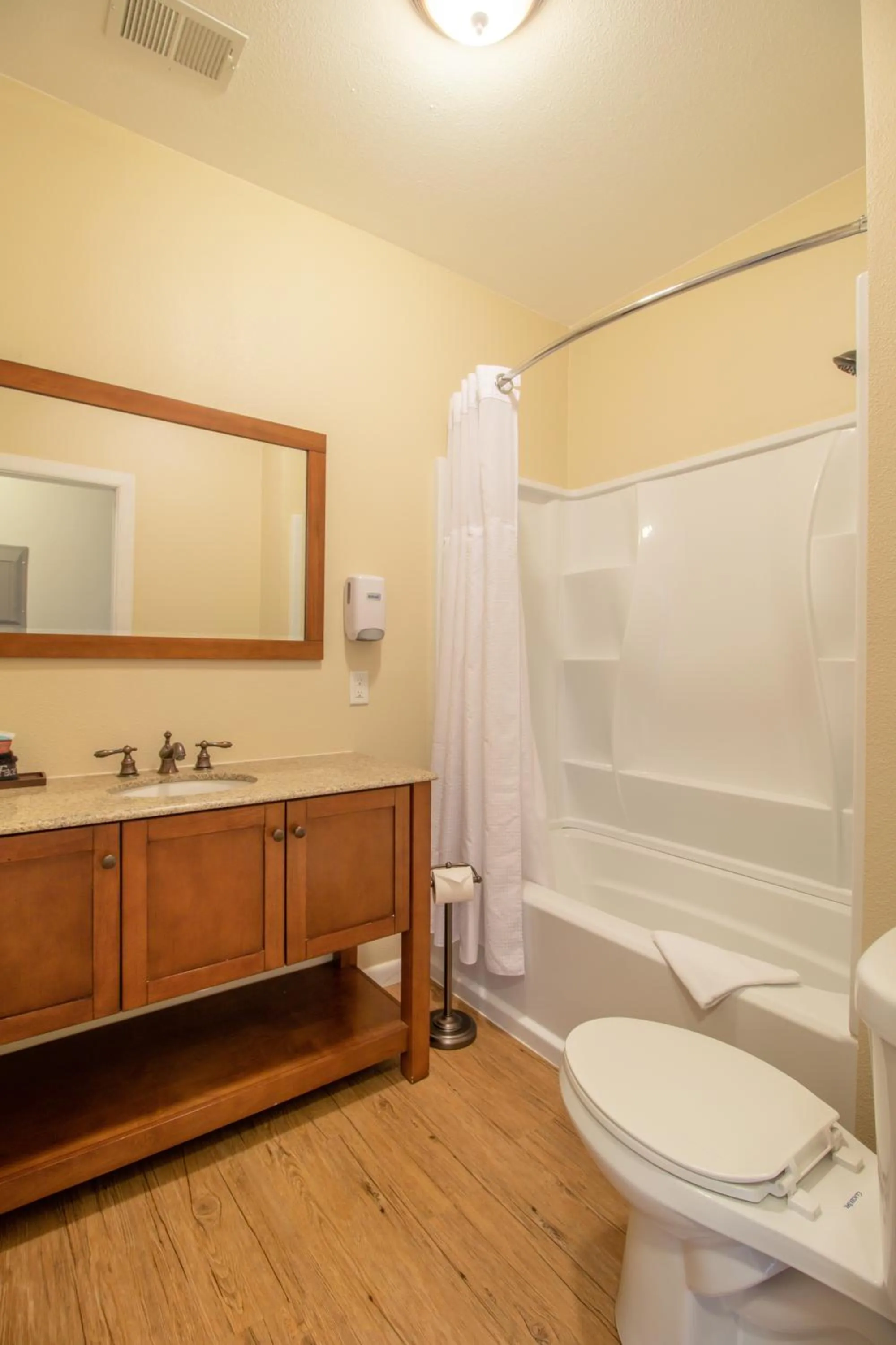 Coyote Mountain Lodge