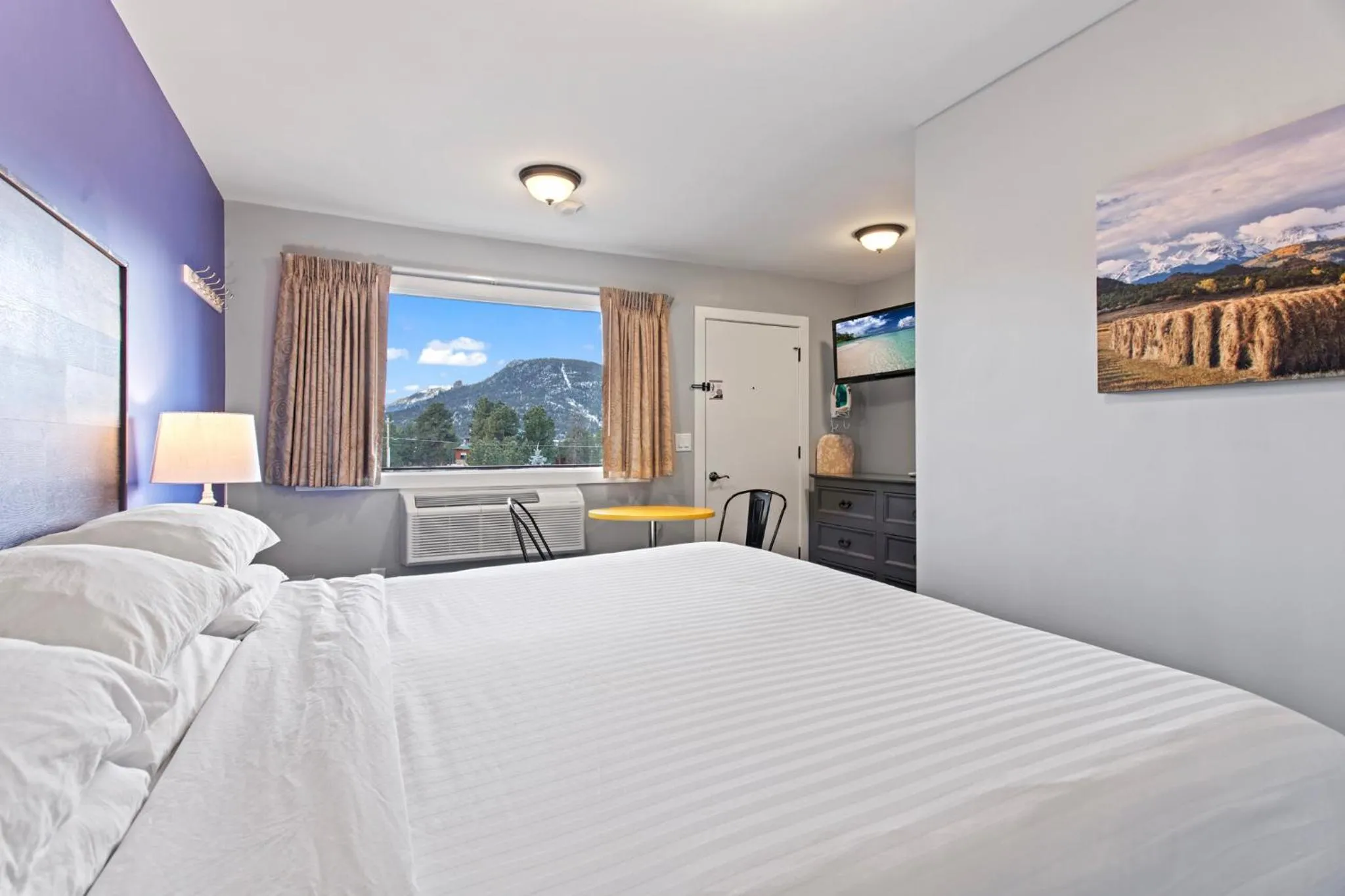 Bed in Coyote Mountain Lodge