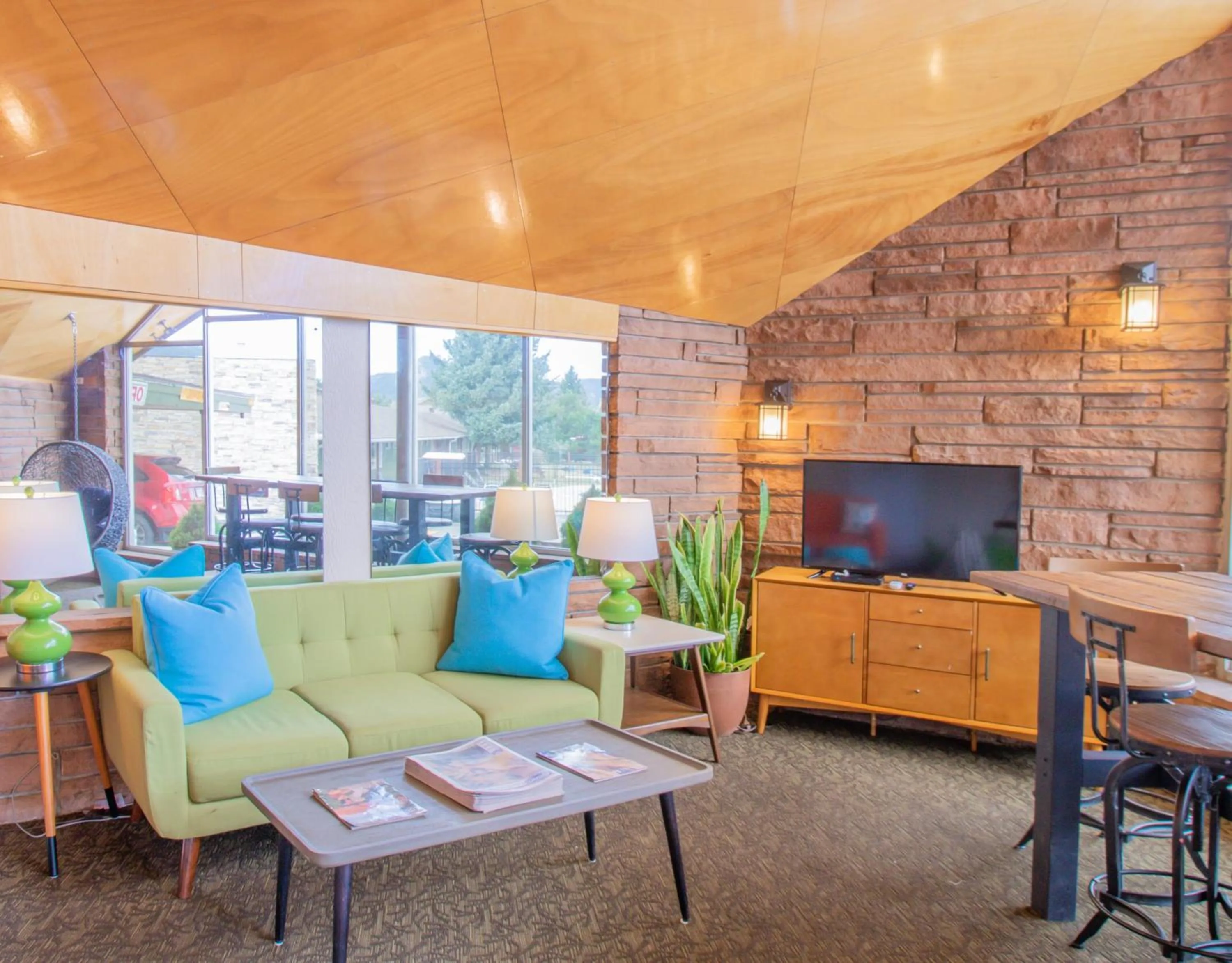 Lobby or reception in Coyote Mountain Lodge