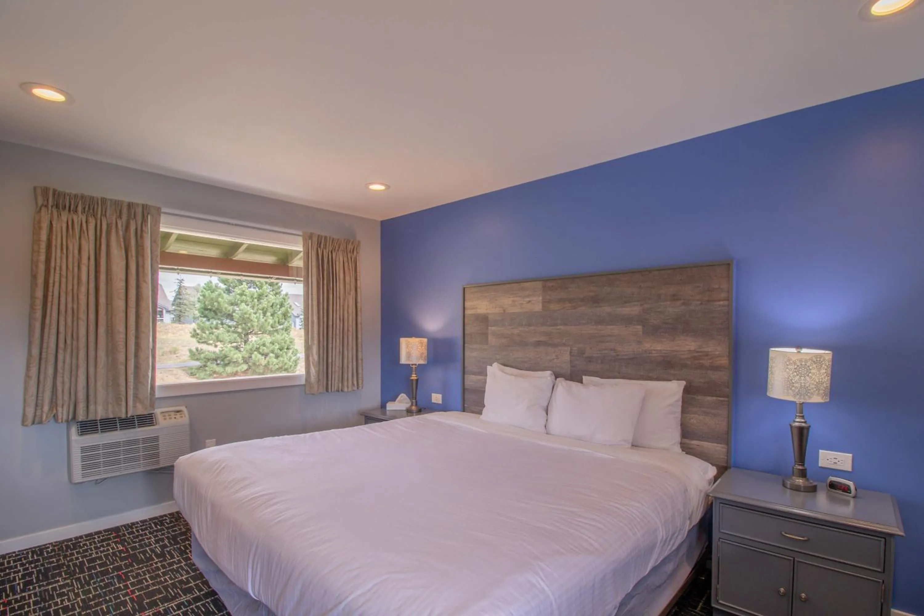 Bed in Coyote Mountain Lodge