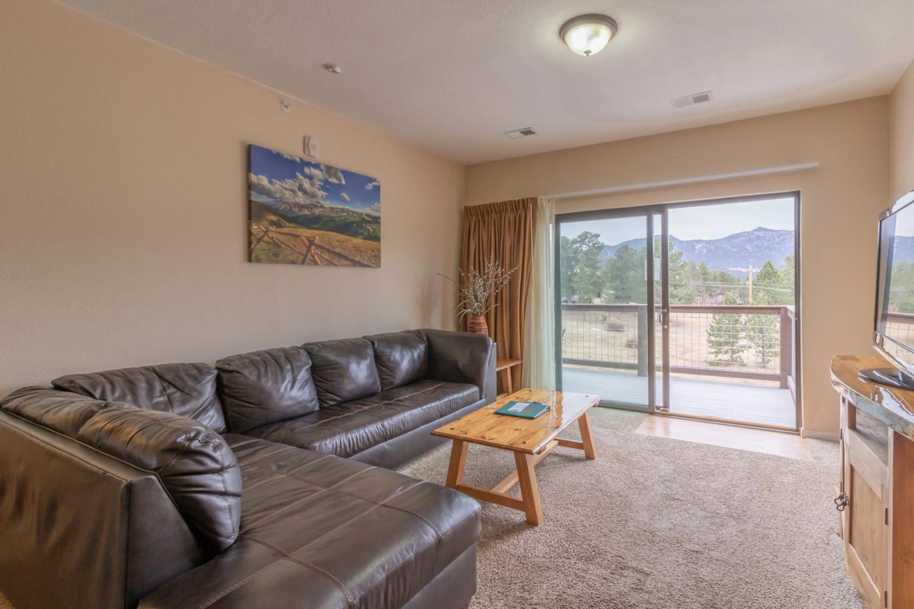 Coyote Mountain Lodge