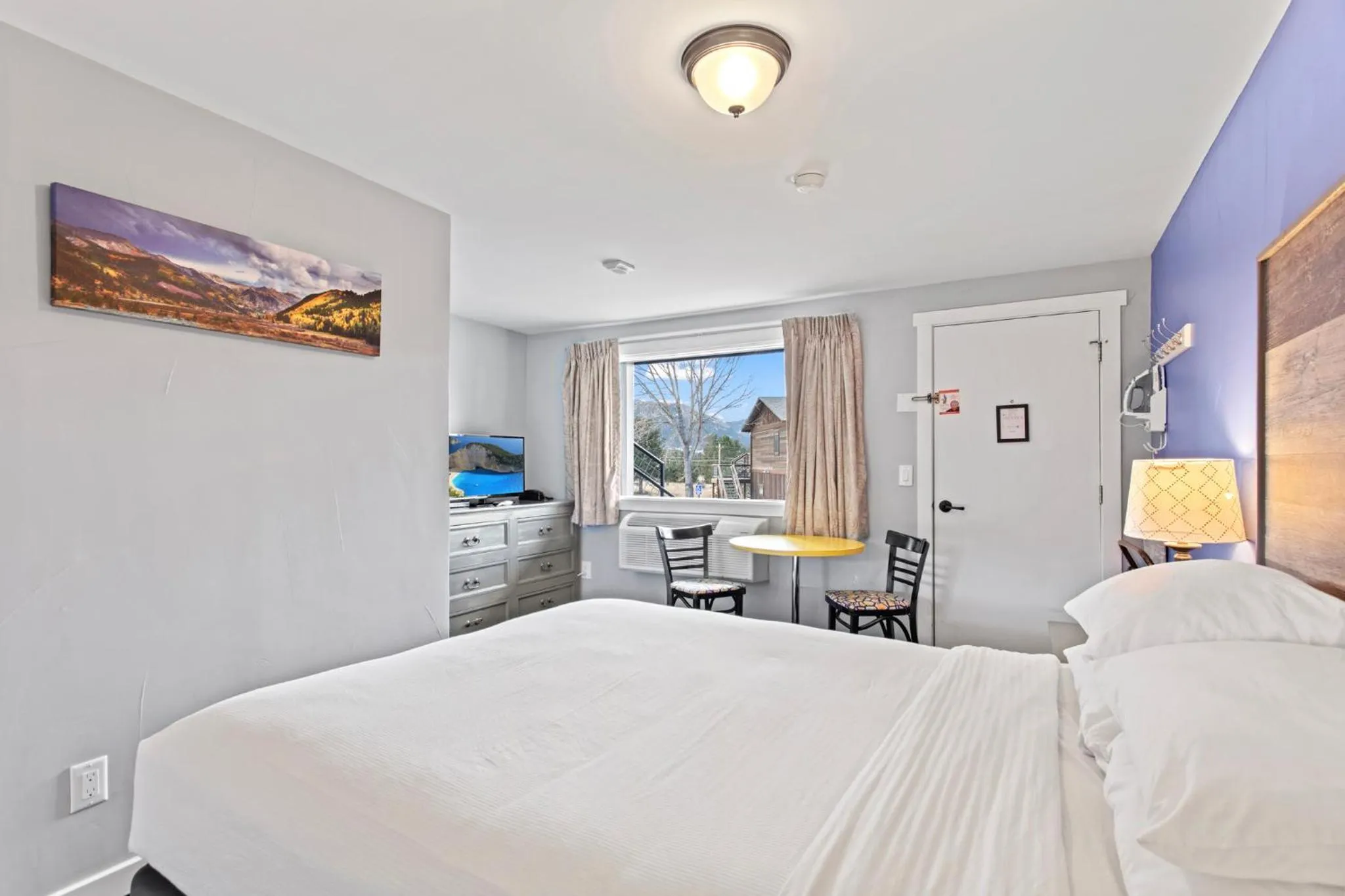 Bed in Coyote Mountain Lodge