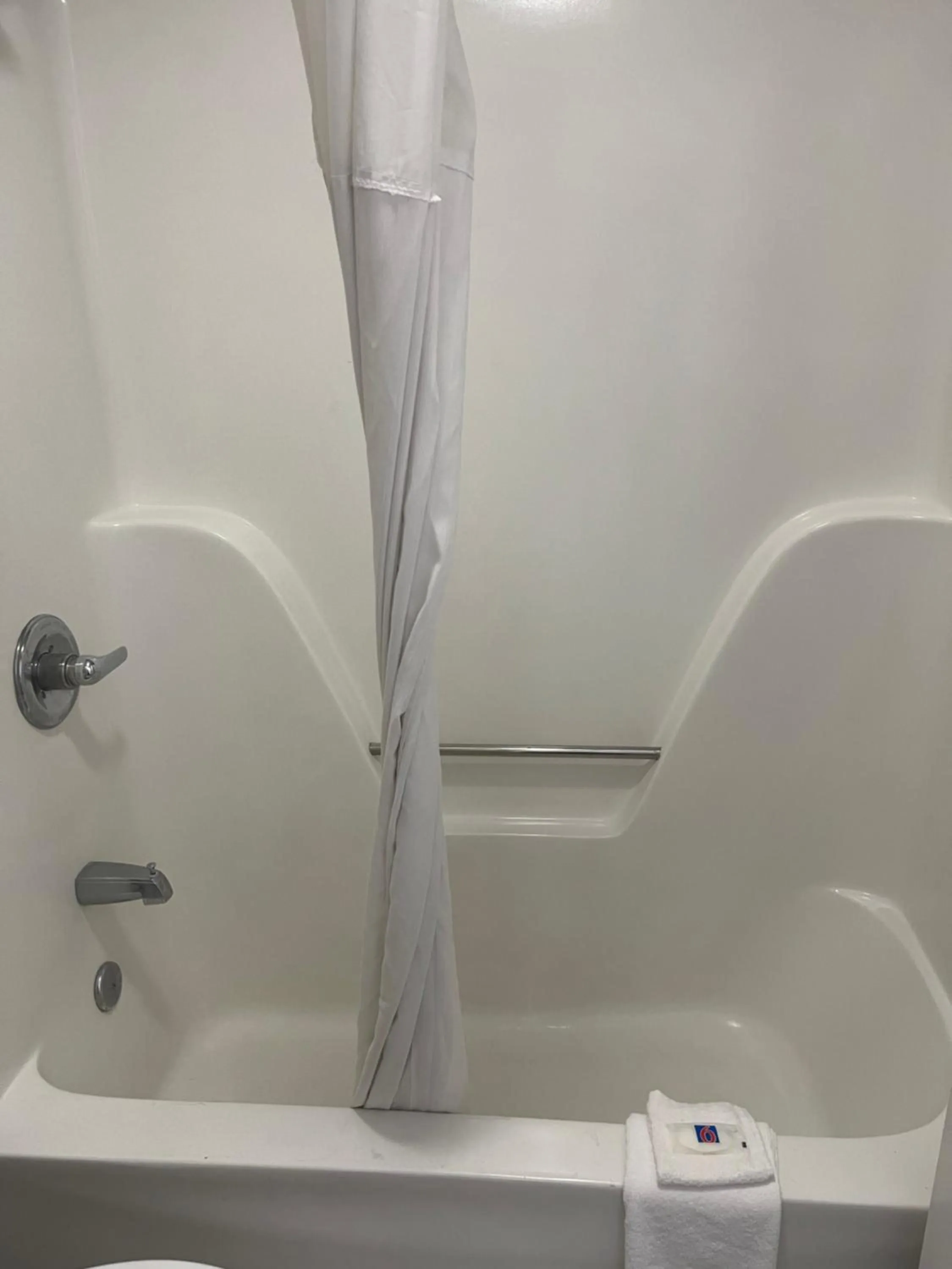 Bathroom in Motel 6-East Ridge, TN