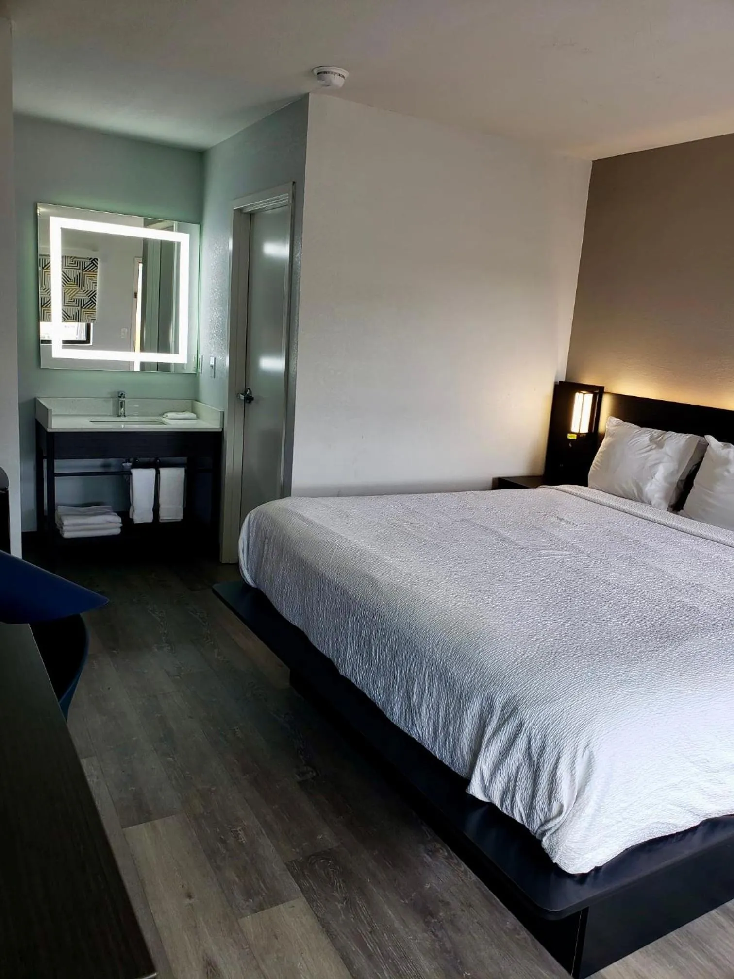 Bed in Motel 6-East Ridge, TN