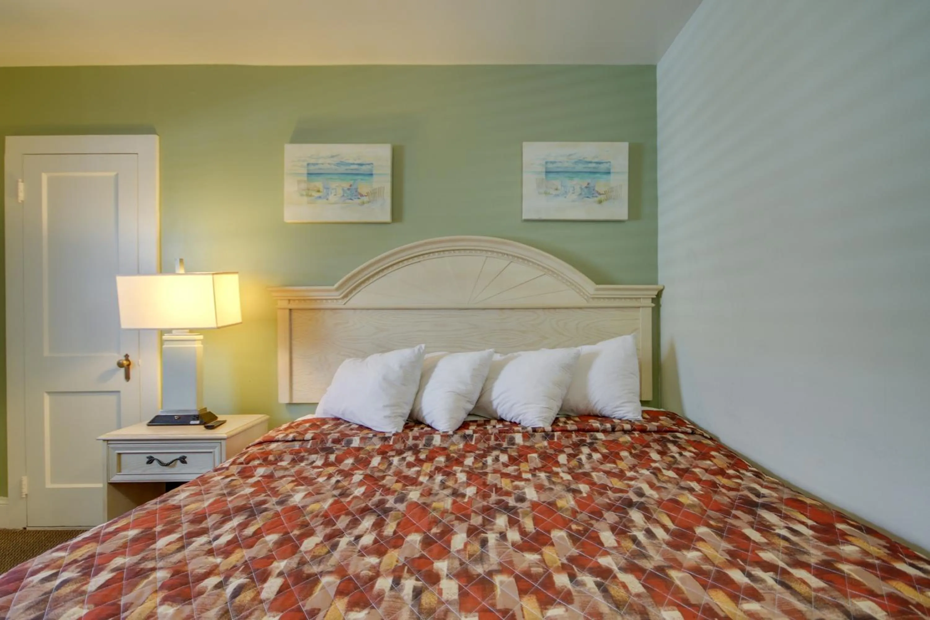 Bed in Ocean Lodge Hotel South