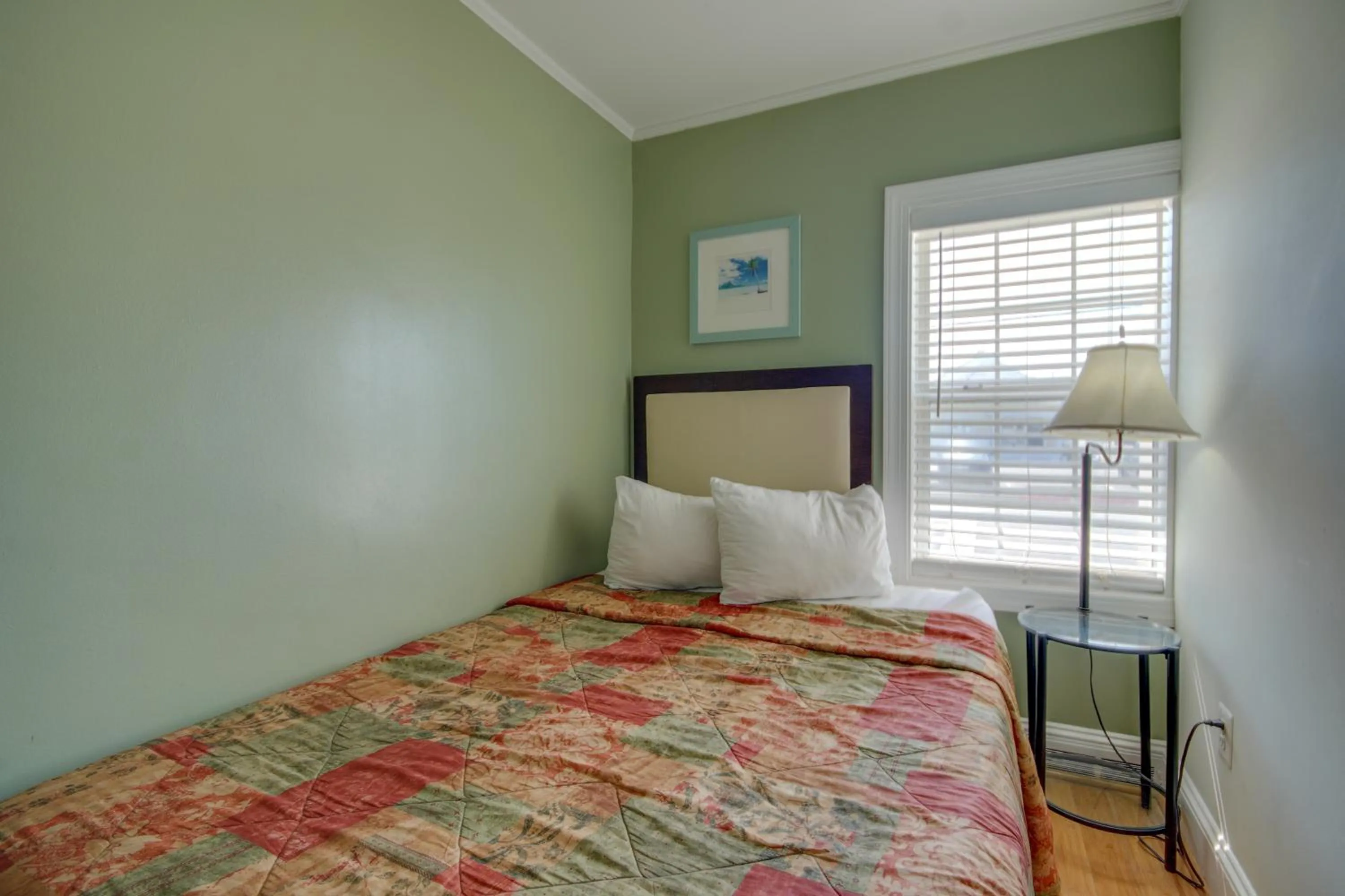 Bed in Ocean Lodge Hotel South