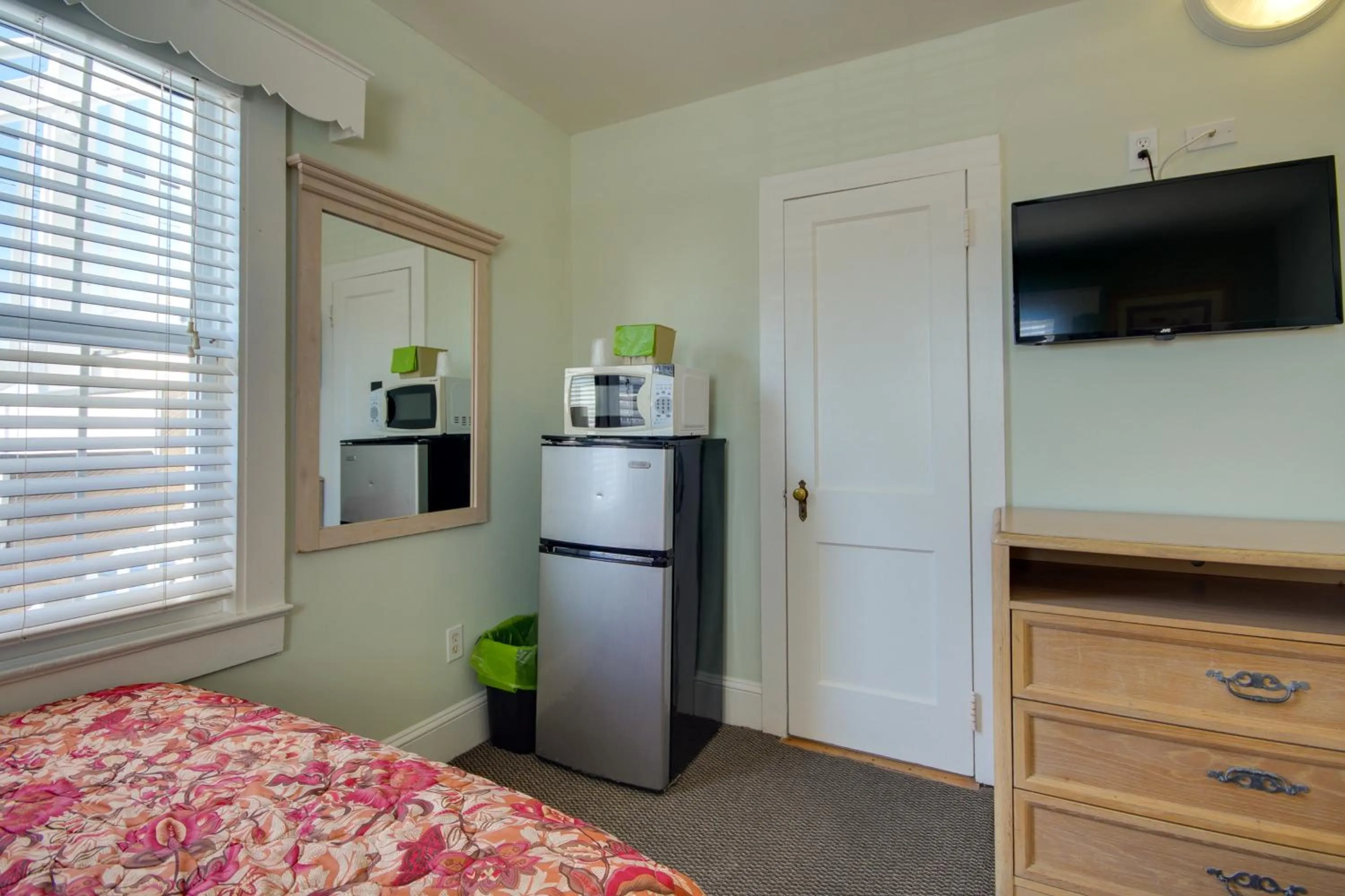 Photo of the whole room, Bed in Ocean Lodge Hotel South