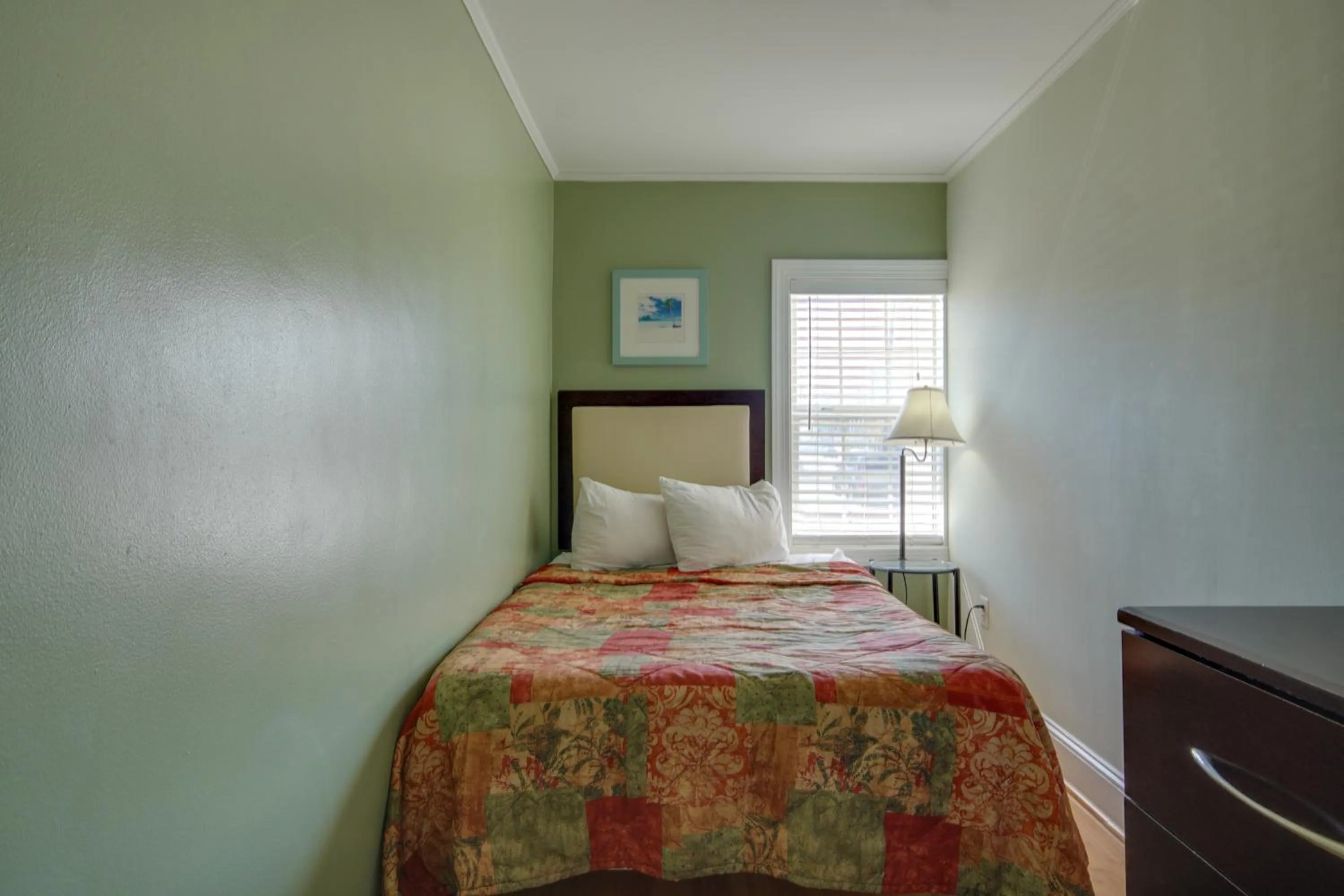 Bed in Ocean Lodge Hotel South