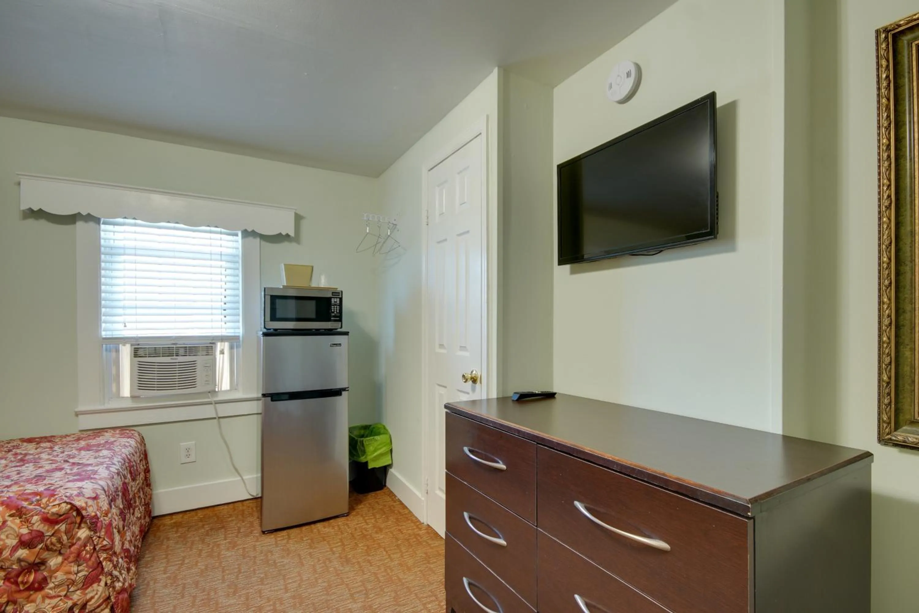 TV and multimedia, Bed in Ocean Lodge Hotel South