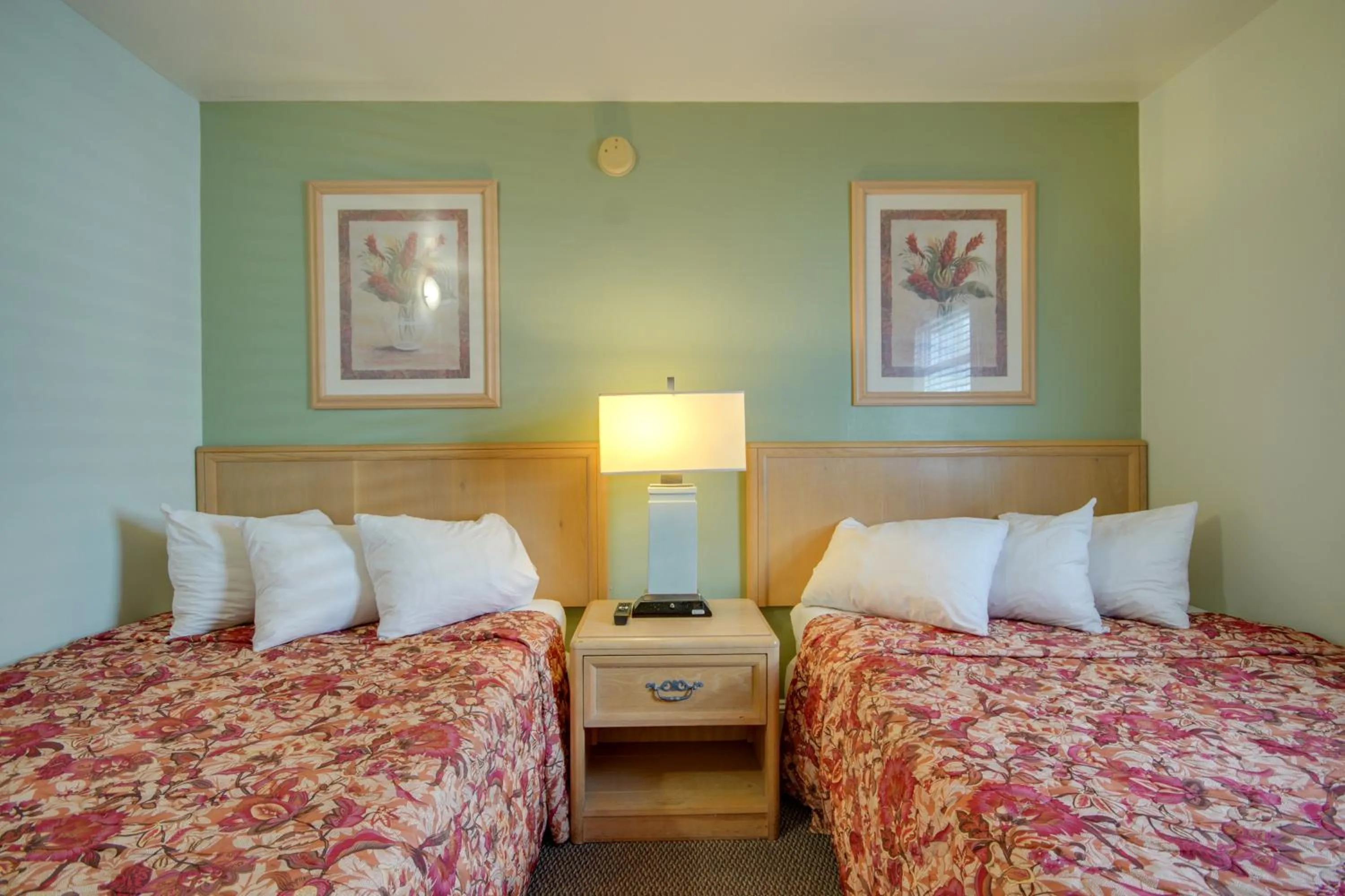 Bed in Ocean Lodge Hotel South