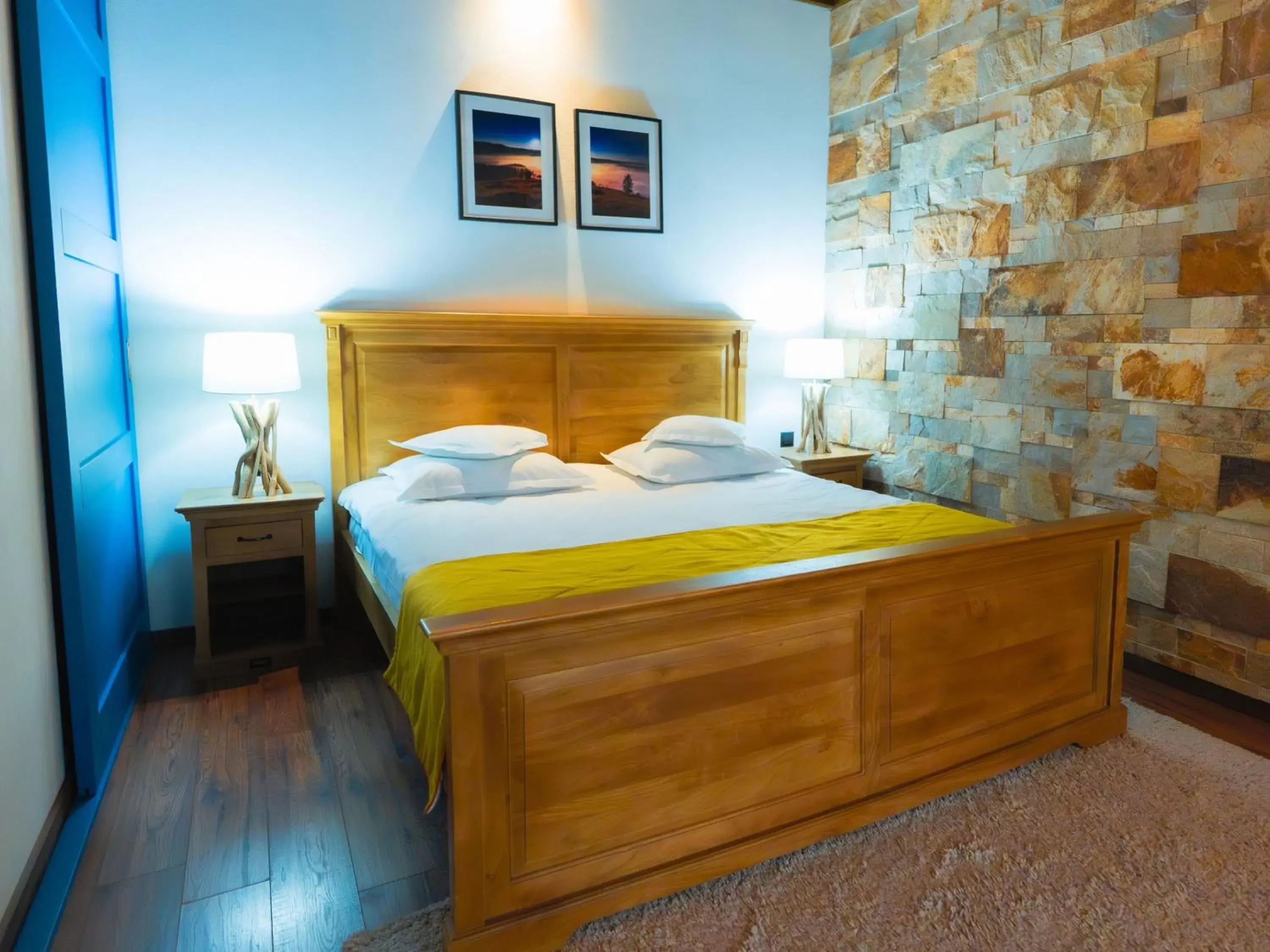Premium cu acces la jacuzzi & saună - single occupancy in KABAN BOUTIQUE HOTEL - 5Star Central Villa in Vatra Dornei Premium cu acces la jacuzzi & saună - single occupancy in KABAN BOUTIQUE HOTEL - 5Star Central Villa in Vatra Dornei