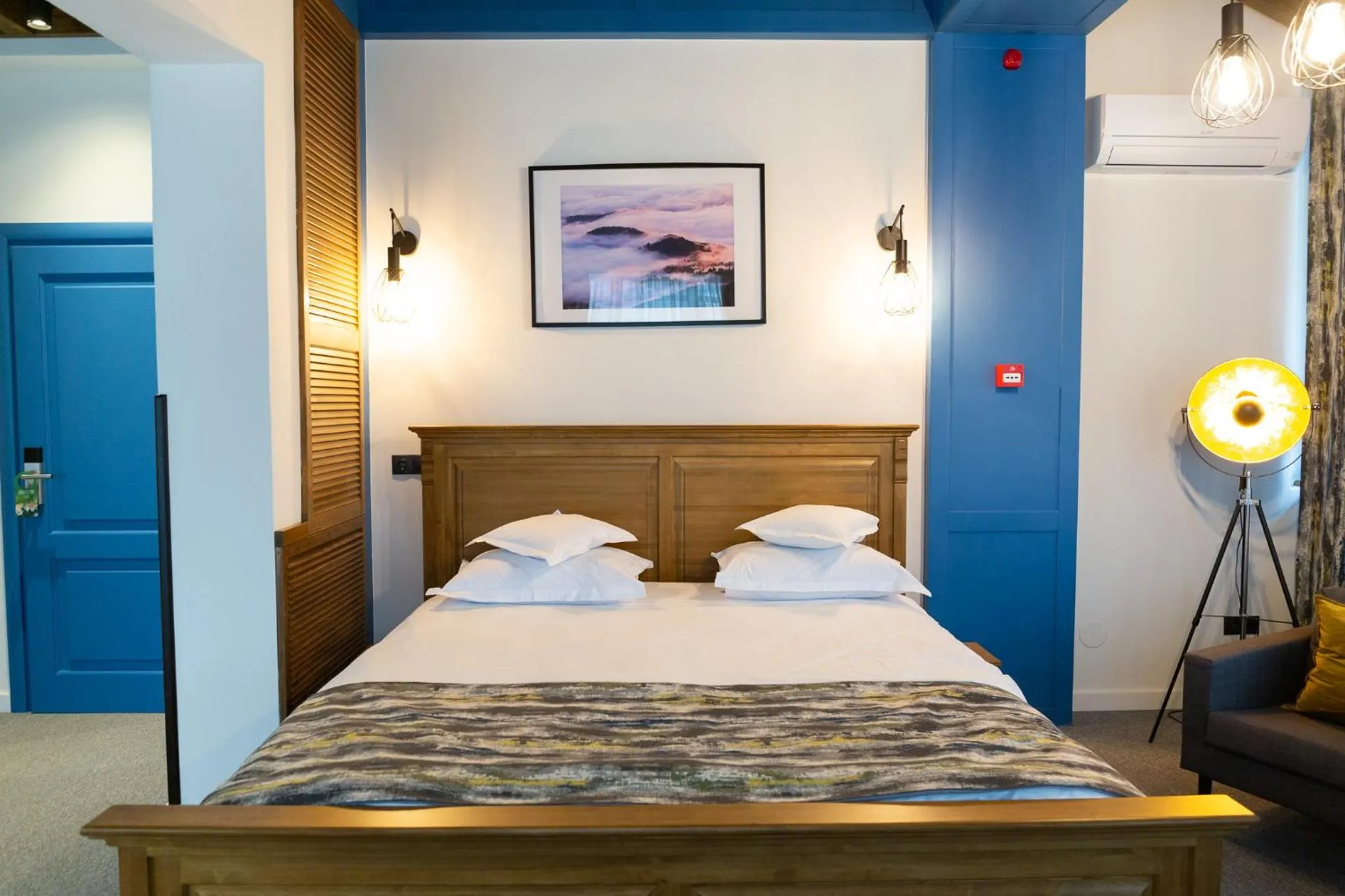 Bed in KABAN BOUTIQUE HOTEL - 5Star Central Villa in Vatra Dornei